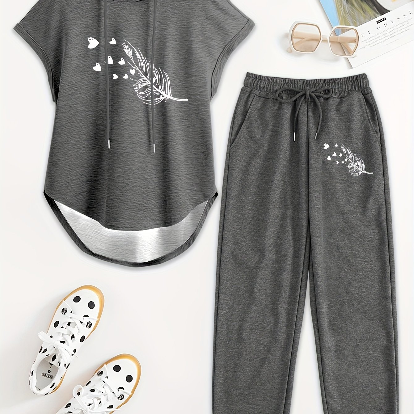 E-shop Sommer Outfit mit ärmellosem Kapuzenoberteil mit Kordelzug und Buchstabenprint, kombiniert mit lässigen Hosen mit elastischem Bund. Ideal für