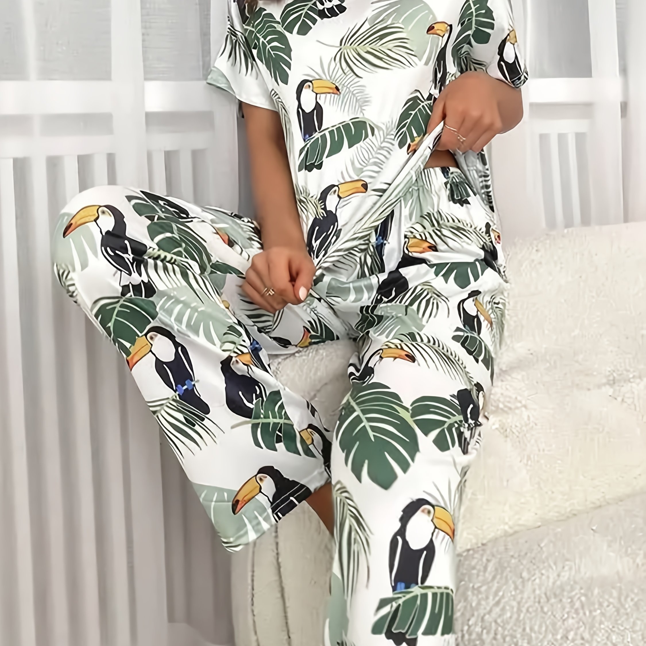 Spring-summer-autumn Cartoon Print Round Neck Short Sleeve Top And Loose Comfortable Pants, Polyester - Casual Women's Sleepwear Set