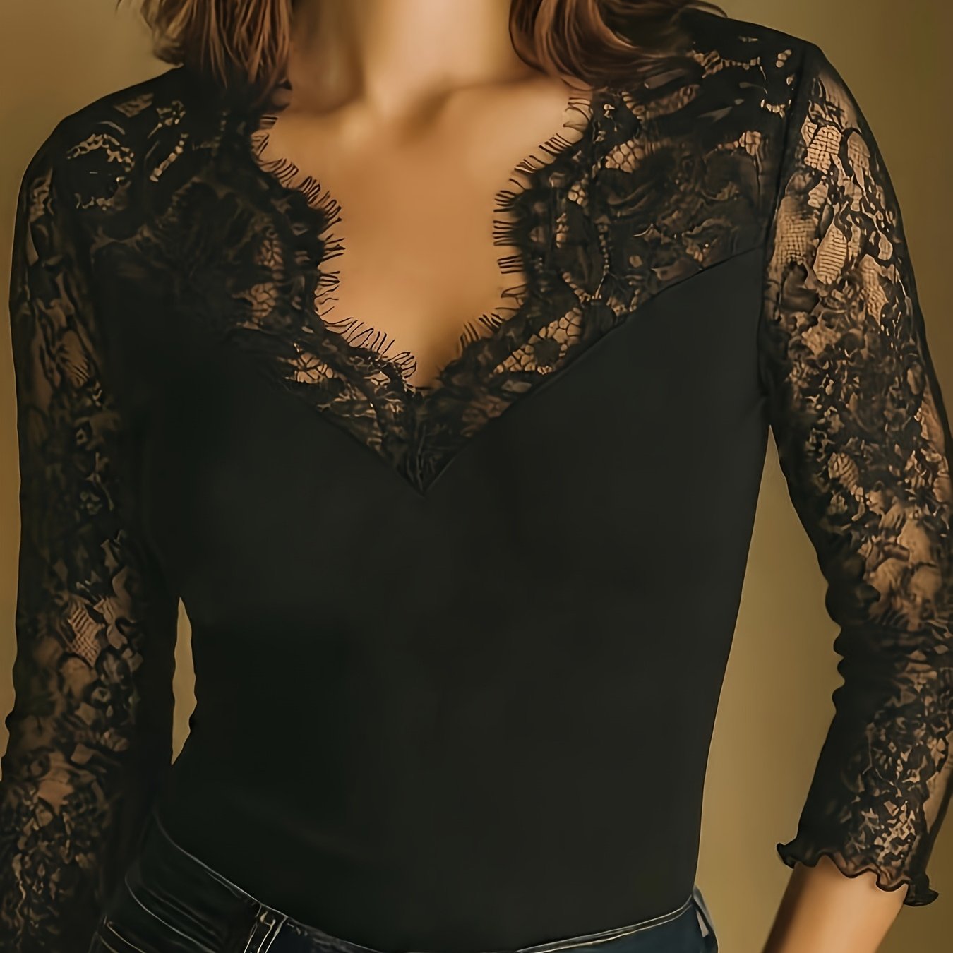 E-shop Elegantes Damen T-Shirt mit V-Ausschnitt, schwarzer Spitze, für Frühling und Sommer, modisches, schmal geschnittenes, vielseitiges Pendler-Top