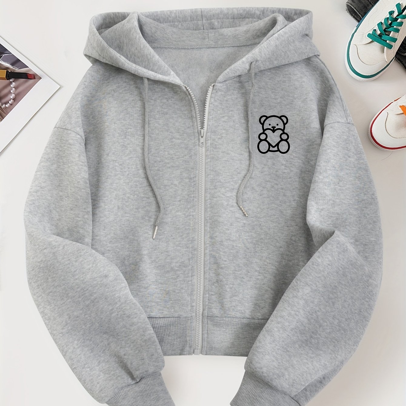 TEMU D139 - A Women's Short Hooded Sweatshirt Featuring Trendy And Creative Minimalist Cartoon Bear Graphics With A Heart Print On . This Stylish And