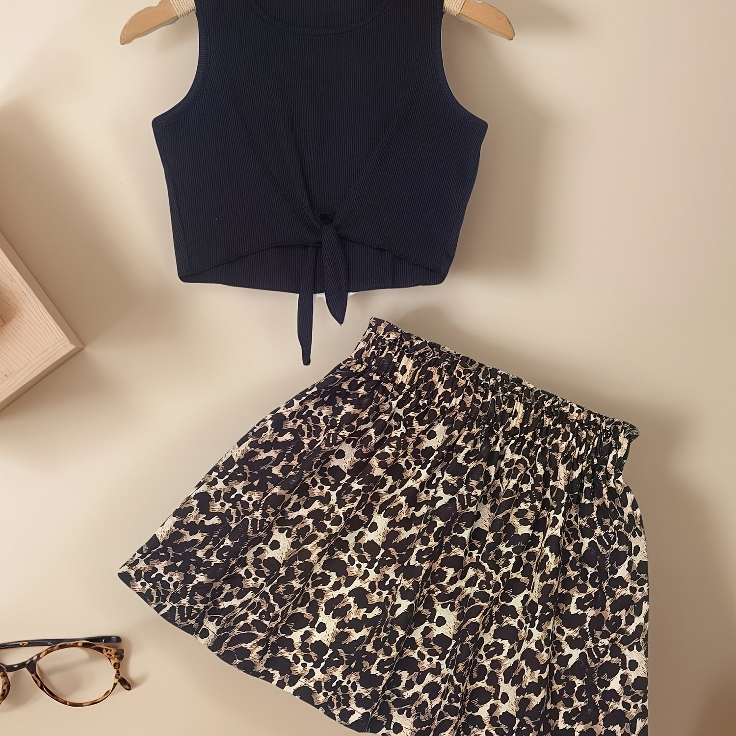 Image of Girls' Summer 2pcs Set, Short Strappy Vest And Leopard Print Skirt, Fashionable And , Suitable For Outdoor Beach Casual Wear