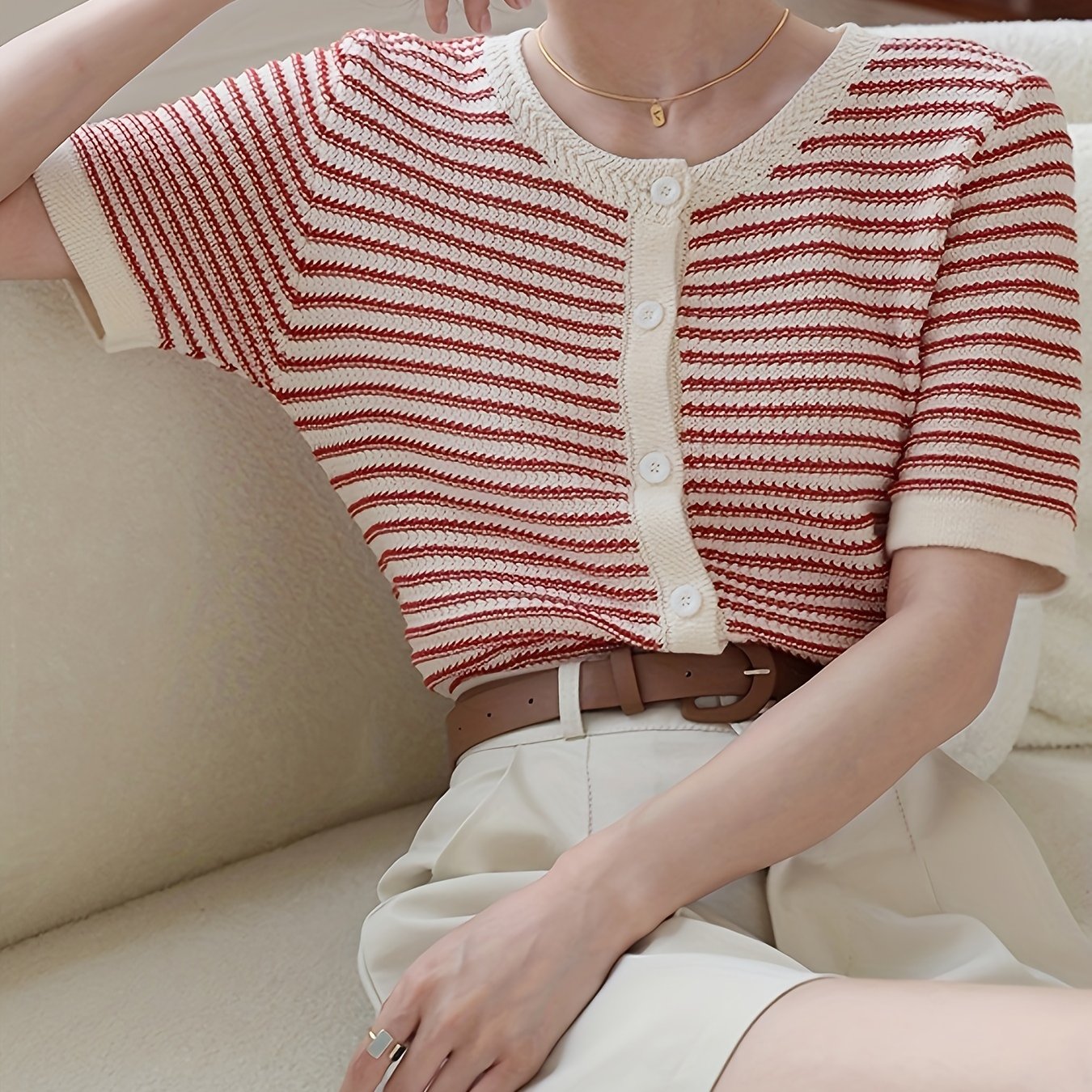 E-shop Schickes Damen-T-Shirt im französischen Stil mit roten Streifen kurzen Ärmeln, Herbstliches, verkürztes, klassisches Vintage-Top-Cardigan im