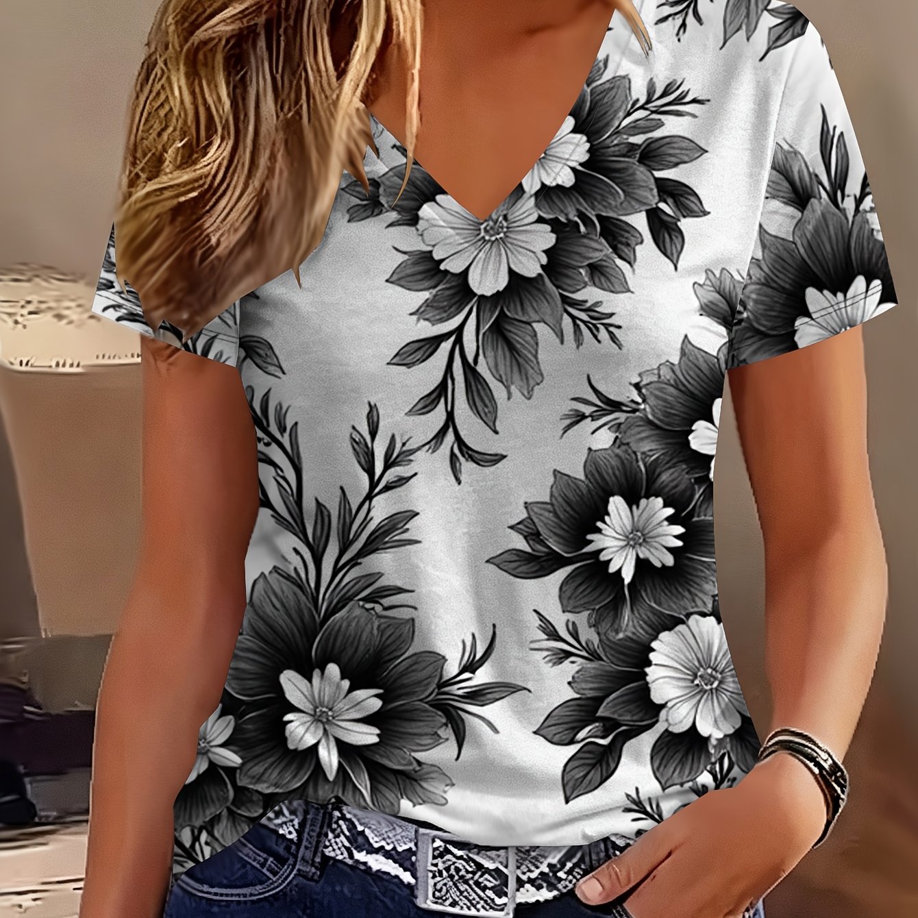 TEMU Women's Elegant V-neck Short-sleeve T-shirt - Vintage Baroque Floral & Botanical Print Blouse-compatible Top | High Contrast Monochrome Suitable