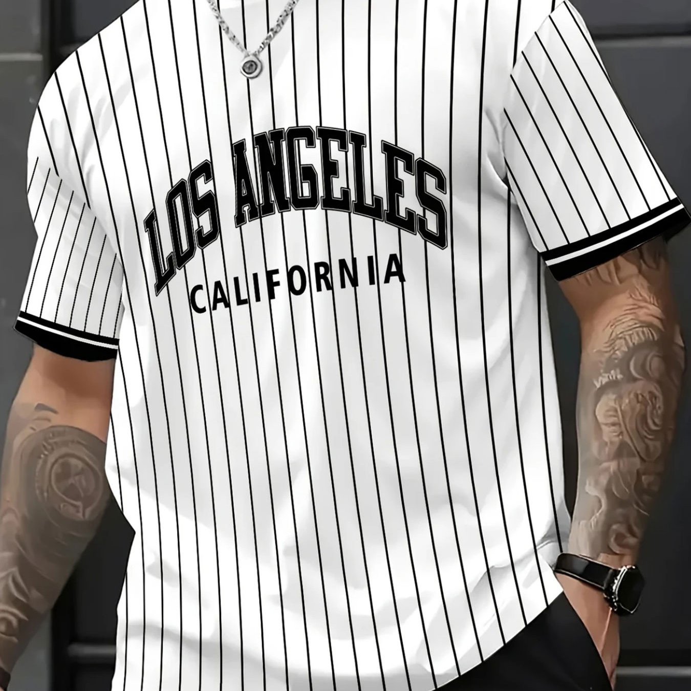 E-shop Lässiges und bequemes Herren T-Shirt - gestreiftes Design mit Rundhalsausschnitt und kurzen Ärmeln, LOS ANGELES Buchstabenprint. Ein bequemes,