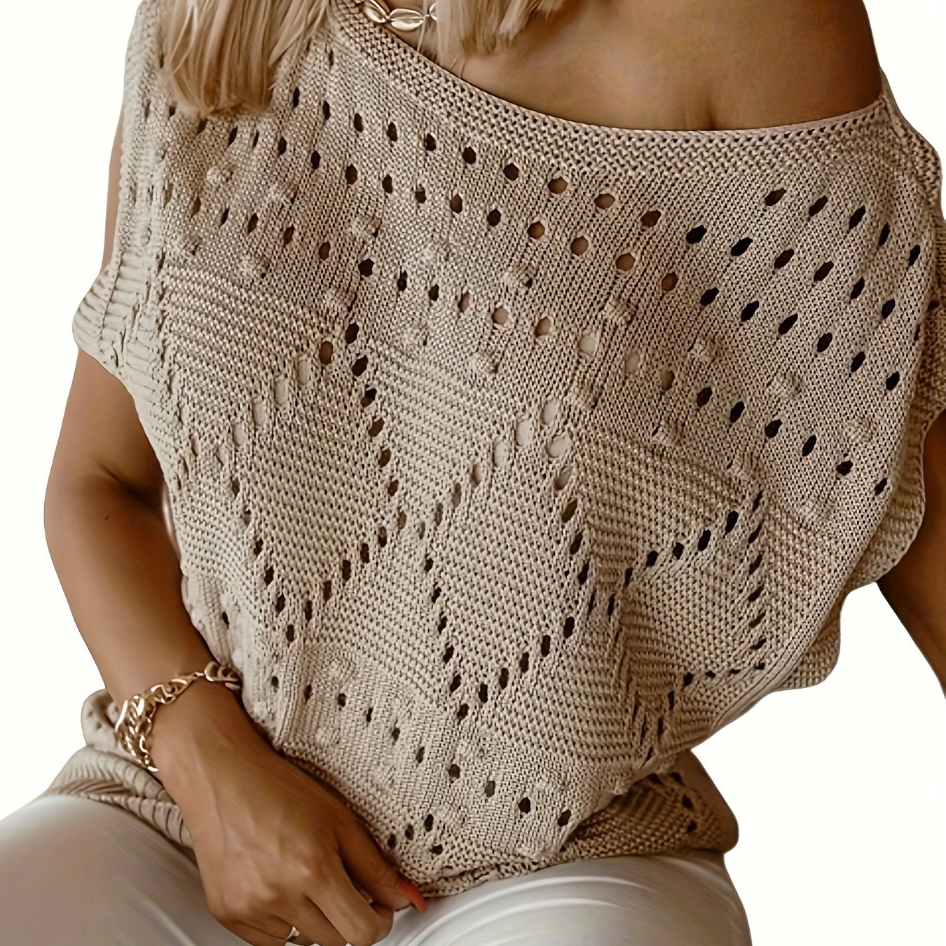 A Easy, Solid-colored Top With Open Shoulders For Spring And Summer, Perfect For Casual