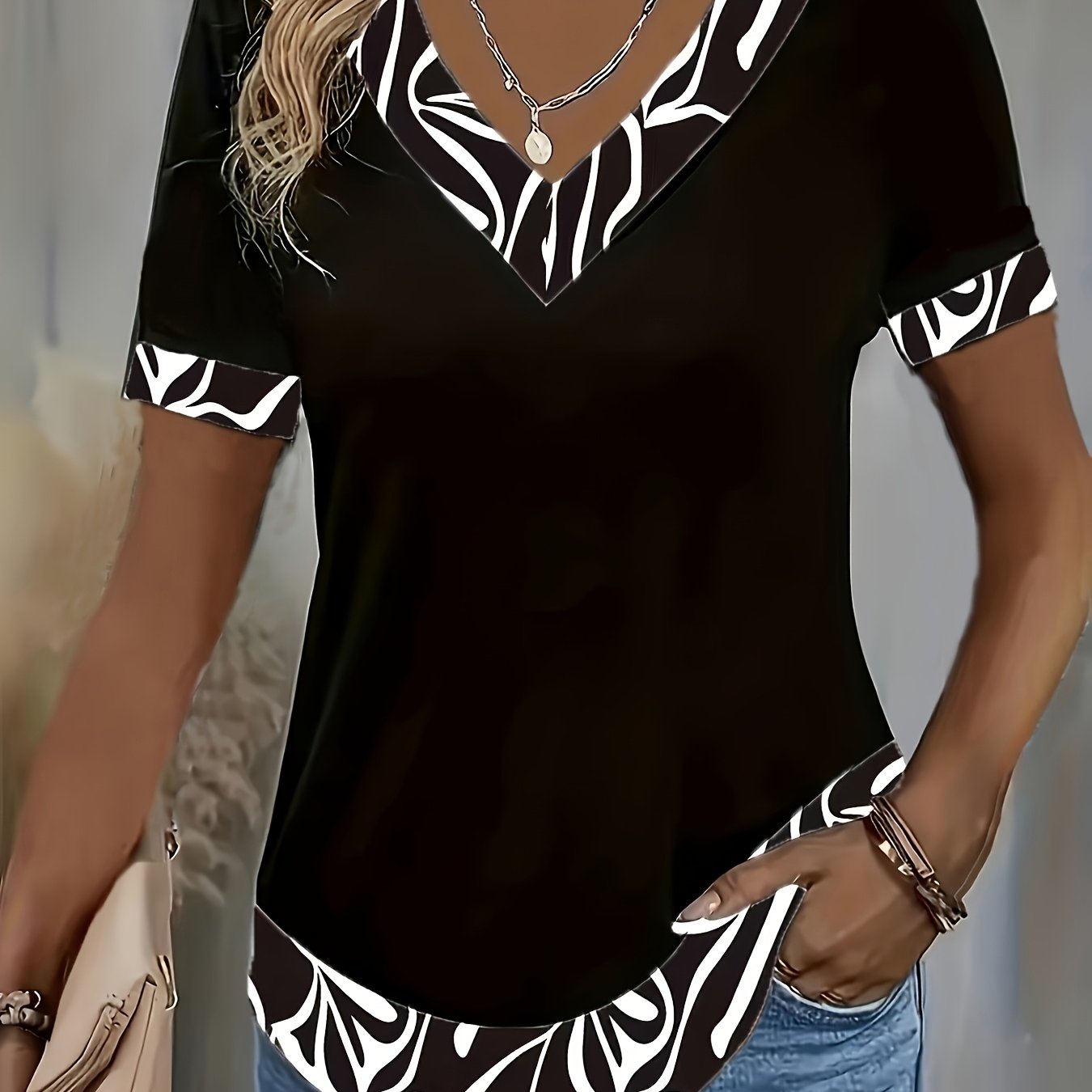 E-shop Damen Sommer Kurzarm T-Shirt mit V-Ausschnitt - Elegante Color-Block Bluse mit V-Ausschnitt-Einsatz, mitteldehnbarer, blickdichter Stoff,