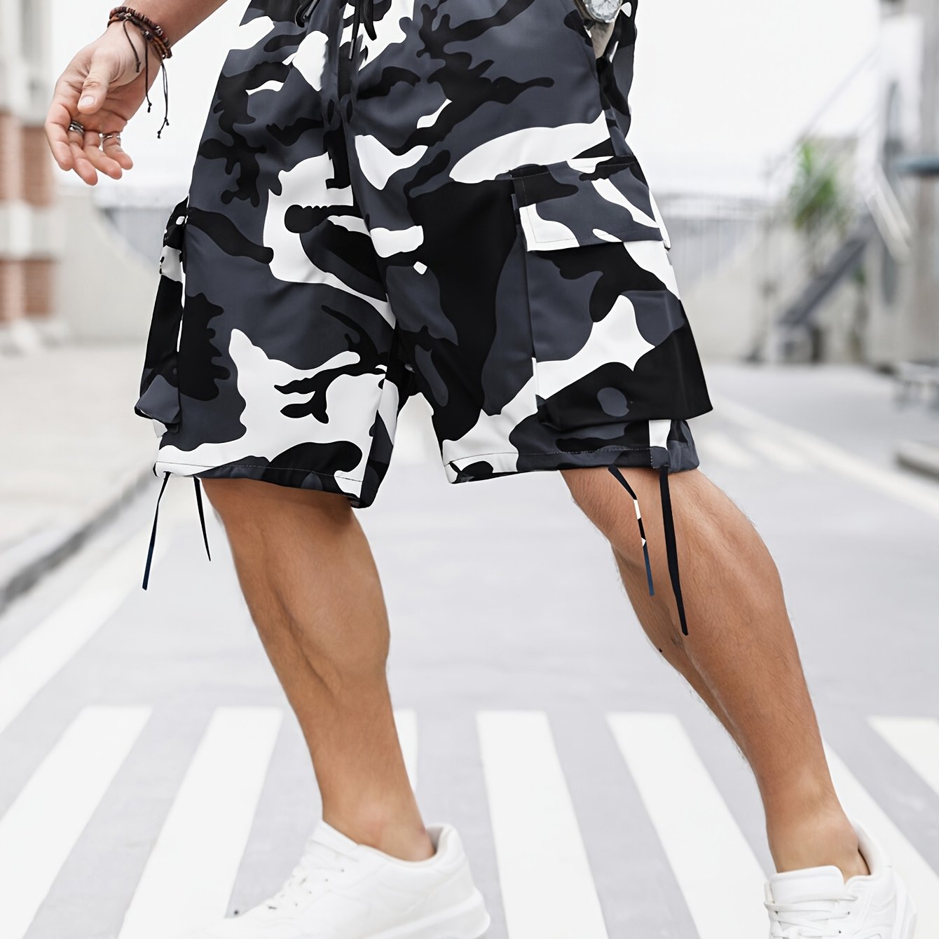 Image of Men's Plus Size Camo Cargo Shorts, Drawstring Elastic Waist Multi-pocket Casual Streetwear, Perfect For Daily, Outdoor, Gym & Summer Activities, Plus Size