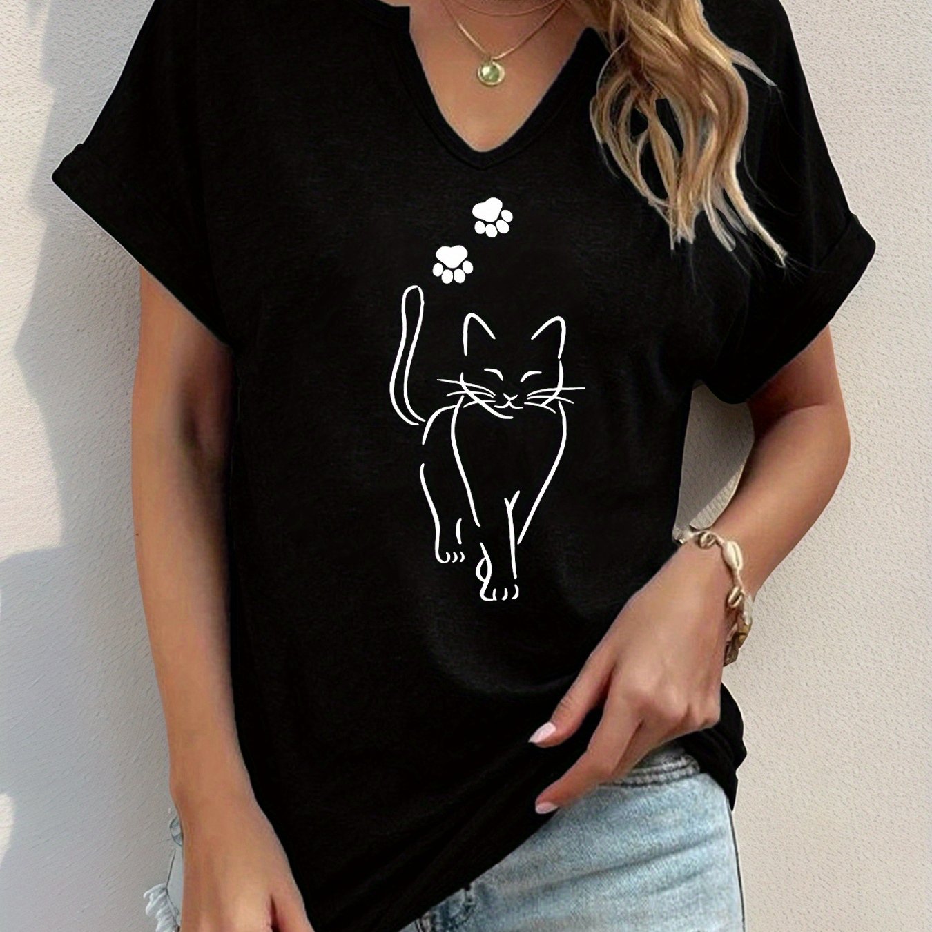 TEMU T-shirt à manches courtes et col en V pour femme avec un imprimé chat, parfait pour une tenue décontractée , avec des manches retroussées.