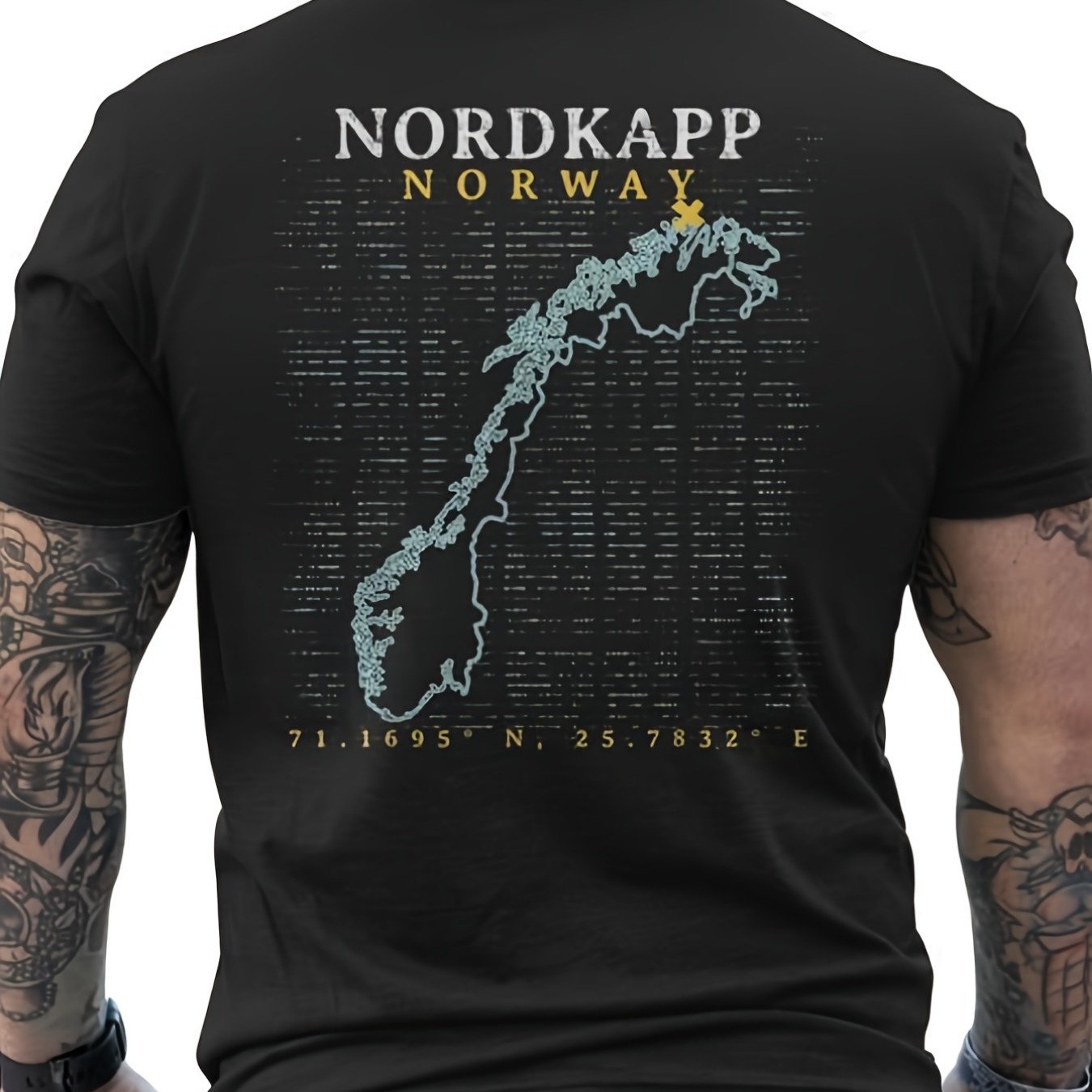 Plus Size Men's Norway Map And Nordkaxe Cape Back Print T-shirt With And (71°10'40.64cm 24°17'88.9cm) - Casual Round Neck Short Sleeve Tee For Norway Travel Souvenir Gift, Fit