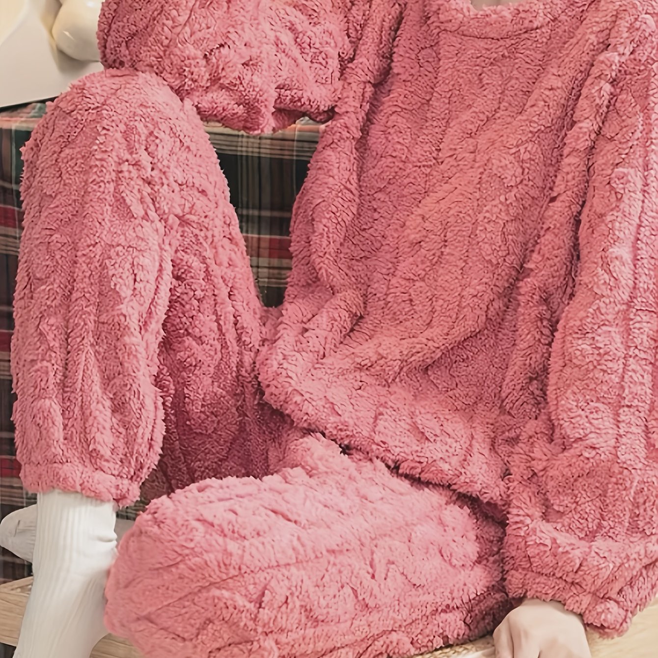 TEMU Ladies' Autumn-winter Warm Plush Fashion Solid Jacquard Round Neck Pajama Set