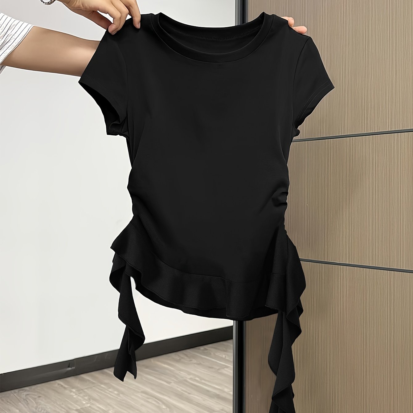 E-shop Unregelmäßiges Lotusblatt Rundhals Kurzarm T-Shirt für Damen im Sommer, High-End Hot Slim Top, Design Sense Faltenbund