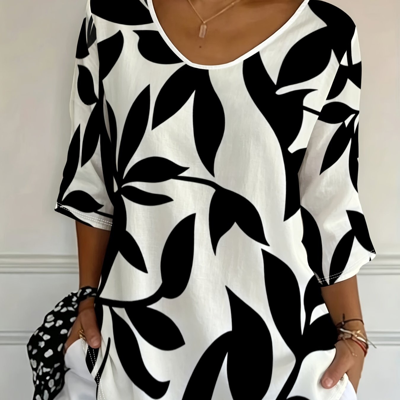 TEMU Plus Size Women's Top, Fashionable Black And White Leaf Pattern, Easy , Suitable For Daily Wear, Casual , And Office, Fashion- Plus-size Women