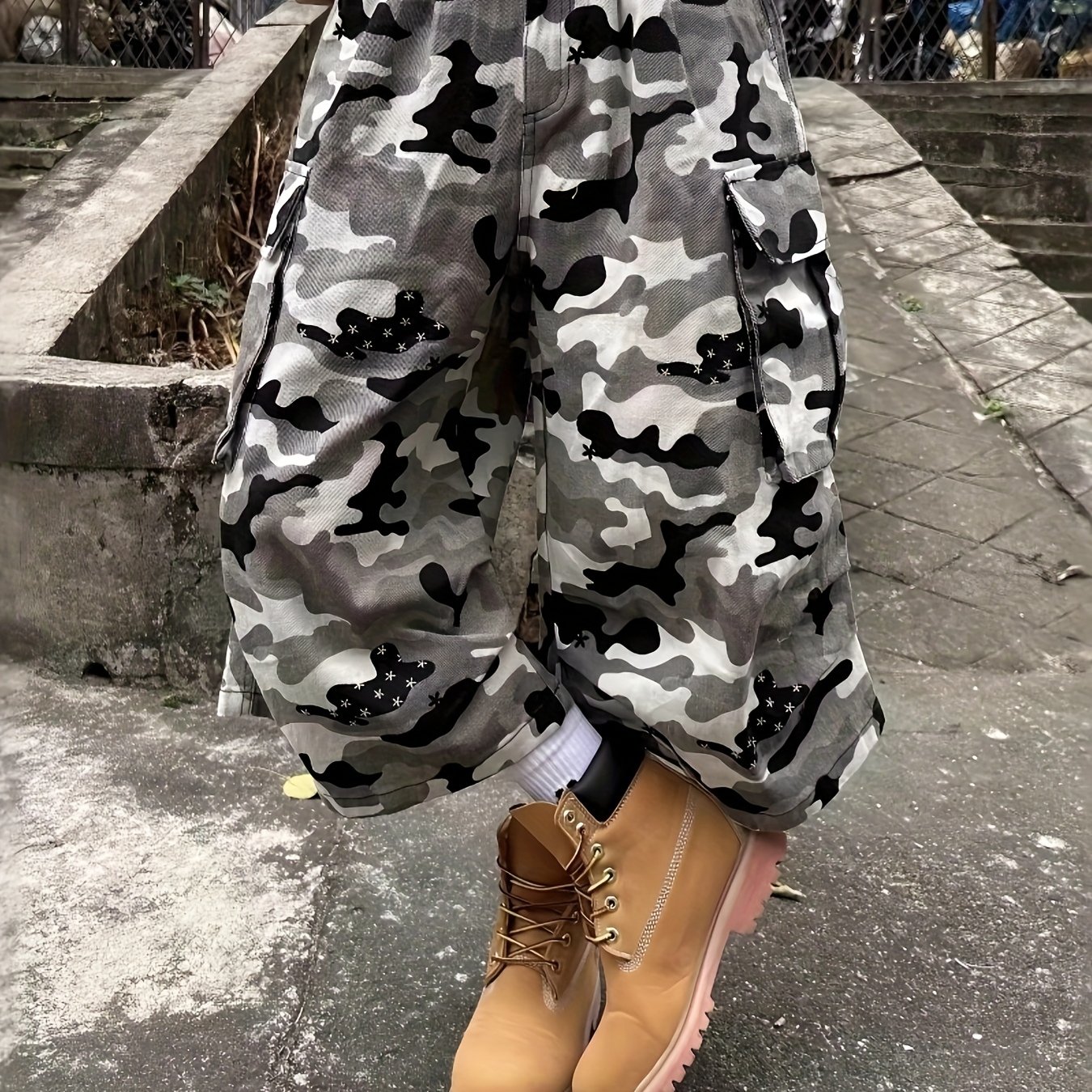 Image of 2025 New Retro Multi-pocket Pleated Camouflage Cropped Pants For Men And Women, Loose Straight Leg Casual Shorts Trend