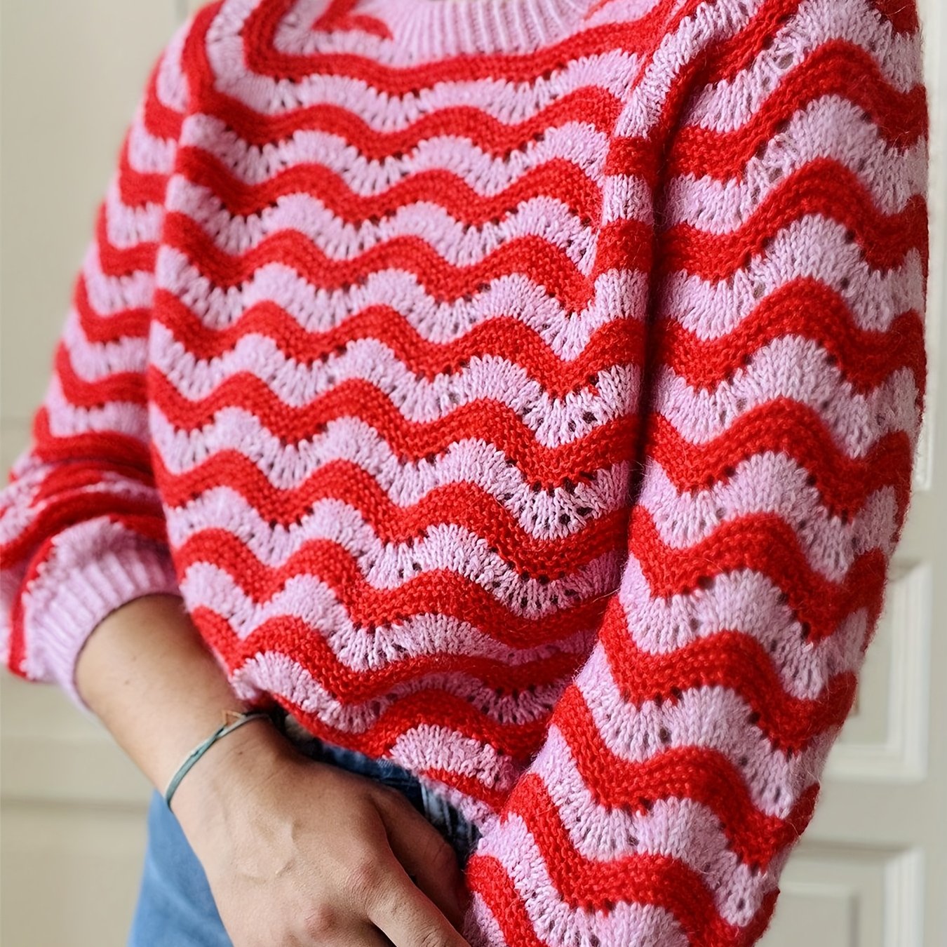 Elegant Women's Pullover Sweater For Autumn And Winter, Featuring A Round Neck, Long Sleeves, And A Contrasting Wave
