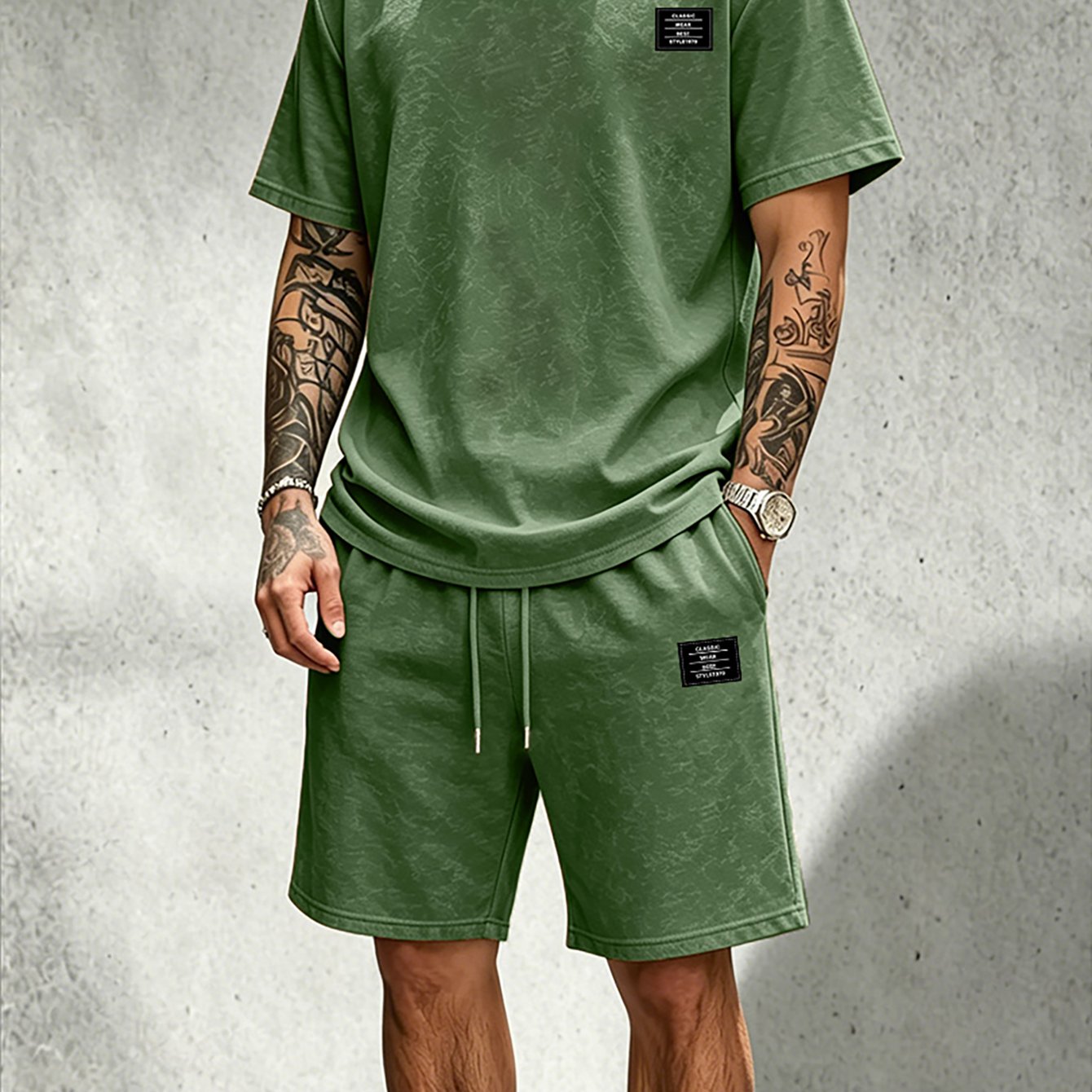 TEMU Completo estivo da composto da maglietta a maniche corte con stampa di piccole etichette e shorts, abbigliamento sportivo casual versatile