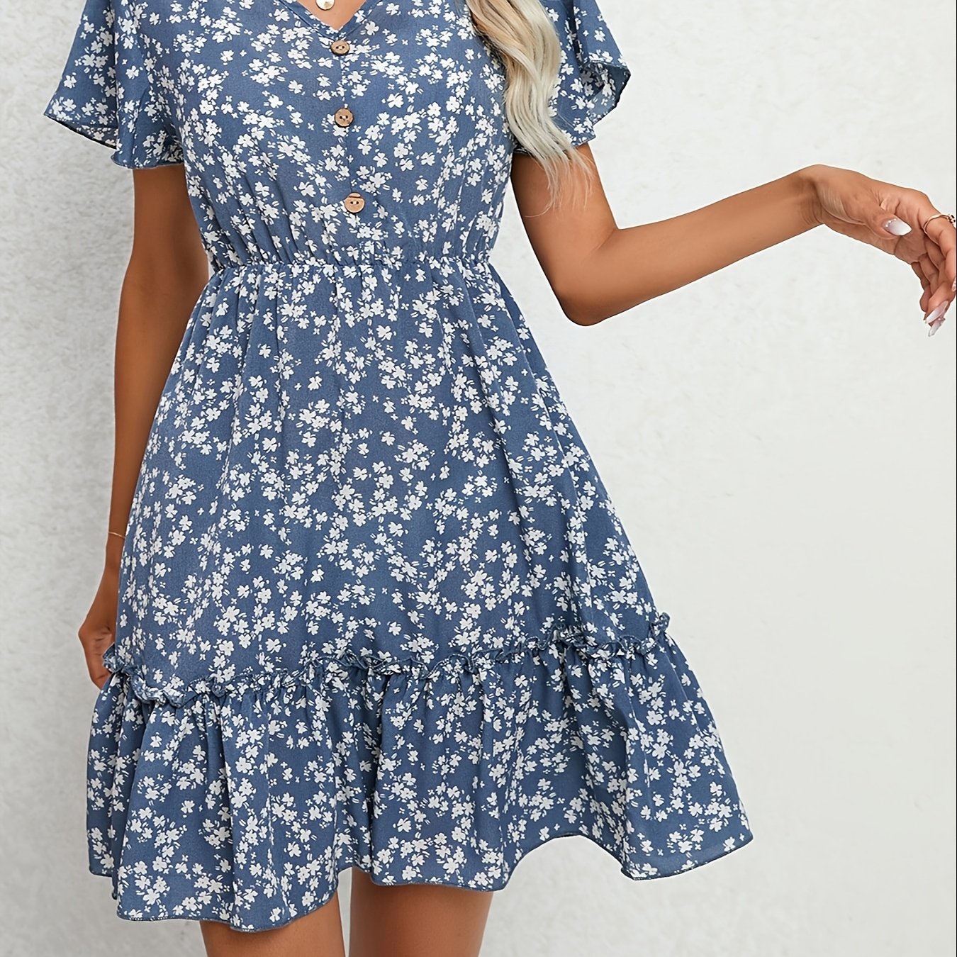 E-shop Modisches, schmal geschnittenes Kleid mit kleinen Blumenmuster