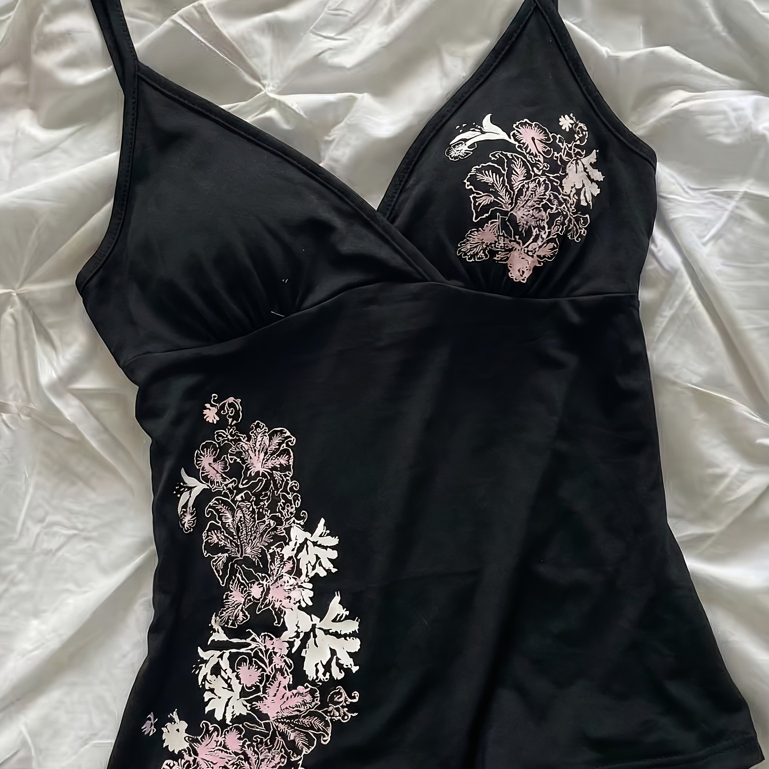 E-shop Damen Frühlings- und Sommermode New Y2K Schwarzes Bedrucktes V-Ausschnitt Trägerweste Sommer Damen Slim Fit und Innerwear Top Design Sense
