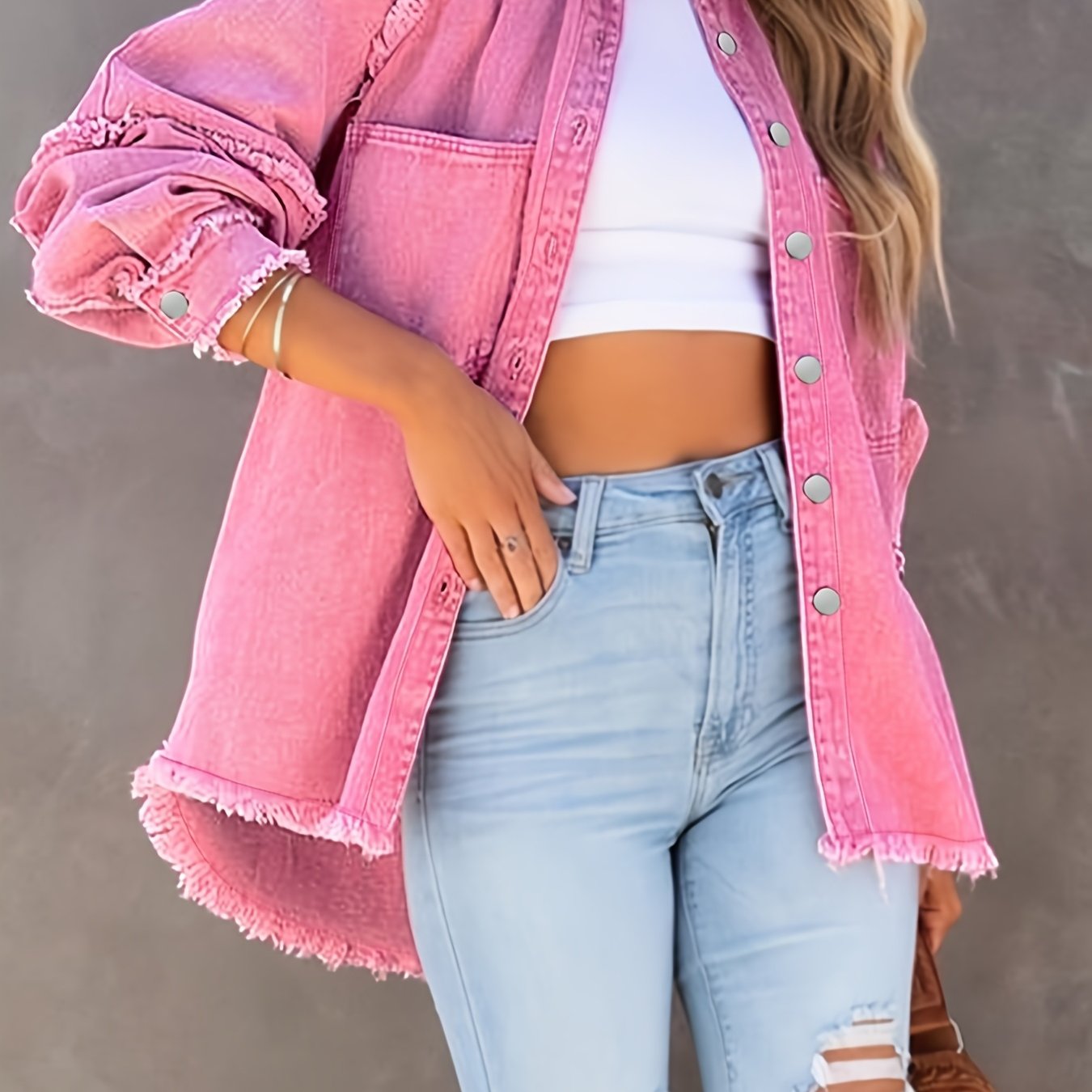 Image of Women's Denim Jacket With Raglan Long Sleeves And Worn Details, Regular Length Non-stretch Fabric, With Pockets , Suitable For Casual And Street Style Moments.