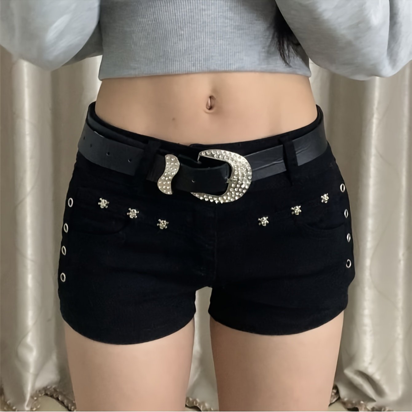 TEMU 【トレンド】ハイウエスト デニムショートパンツ。リベットのディテールが特徴で、ストリートスタイルに最適。快適で丈夫なデニム素材を使用し、でボディを包み込むような着心地。普段使いに最適。