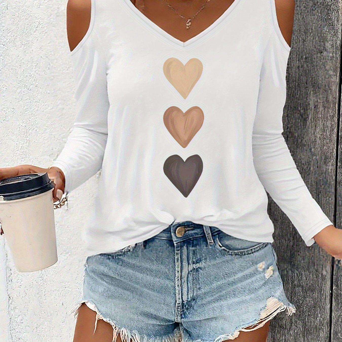 E-shop Damens Off-Shoulder T-Shirt mit Herz-Grafikdruck und tiefem V-Ausschnitt - Langarm, lässiger -Pullover für Frühling & Herbst, bequemer Schnitt,