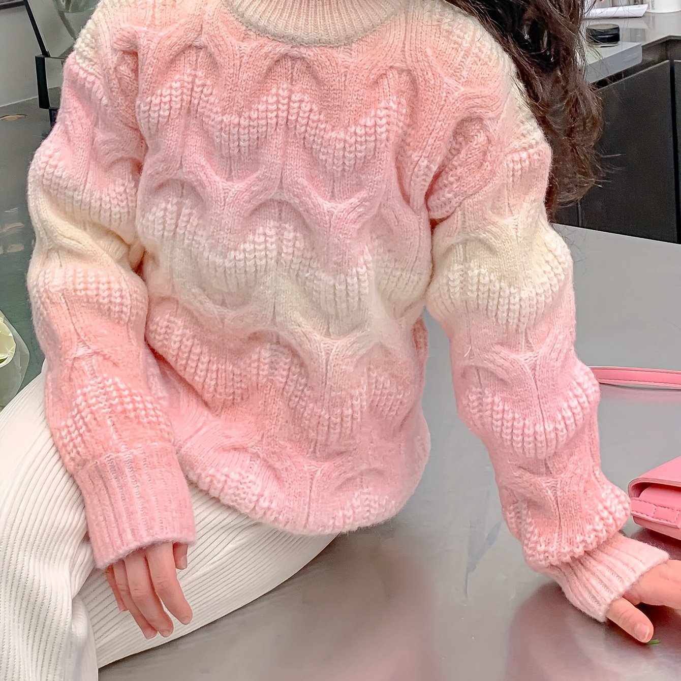 A Thick Knitted Sweater For Girls, Suitable For Autumn And Winter, Designed For Young Children, Featuring A Stylish