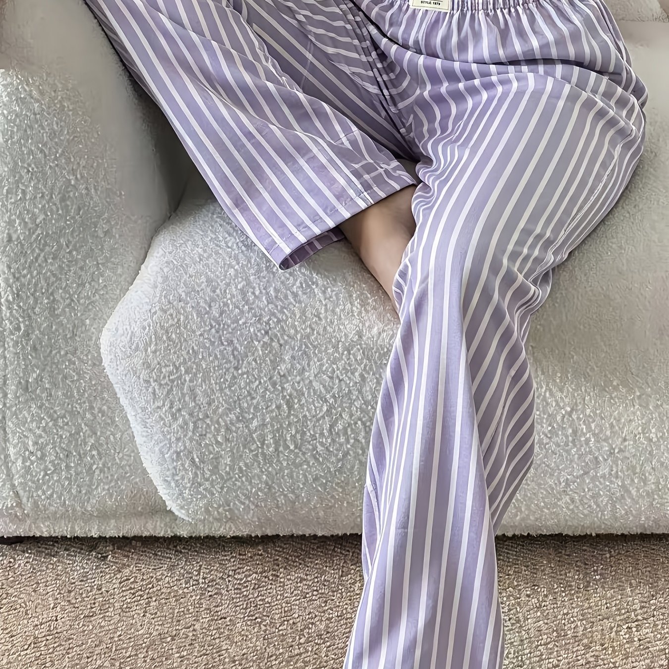 TEMU 활용도 높은 세로 루즈핏 파자마 바지, 부드럽고 피부에 친화적인 라운지웨어, 다양한 색상 구매 가능, 집 밖의 캐주얼웨어로 적합. 부드러움을 상징하는 파자마 바지. 침구에 접힌 봄처럼 상큼한 색상 대비. 부드럽고 피부에 친화적인 원단으로 제작, 헐렁하고