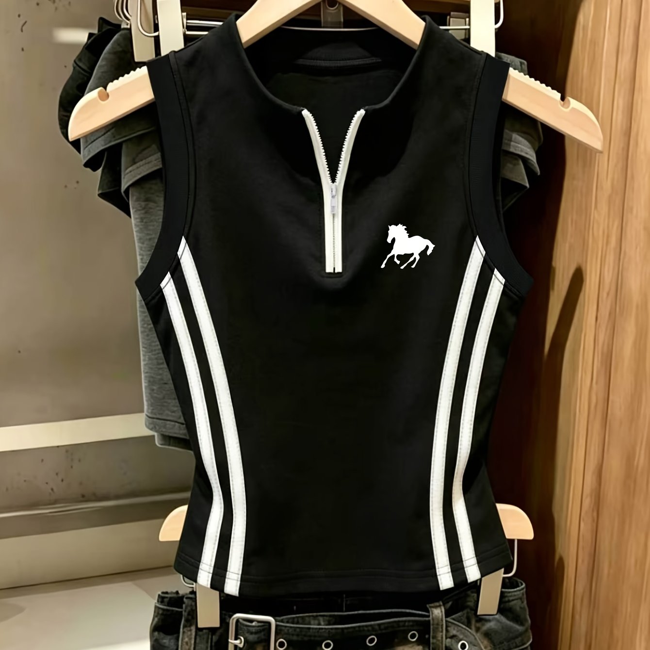 TEMU Spring/summer Women's S Tank Top, & Cool Horse Small Logo Print, Simple , Versatile For,,, And Daily Wear, Sleeveless Vest