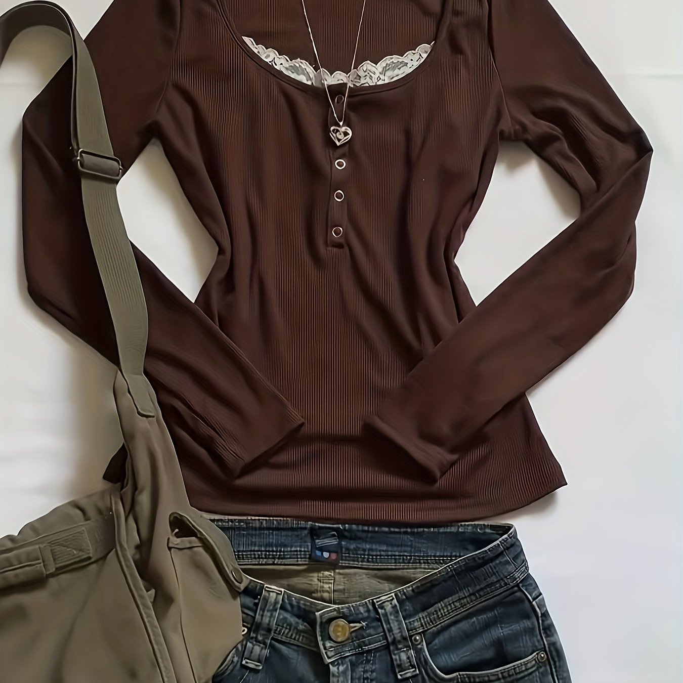E-shop Dies ist eine neue Herbst- und Winterkollektion im eleganten und modischen französischen Stil für Damen. Sie umfasst ein dunkelbraunes, rundes