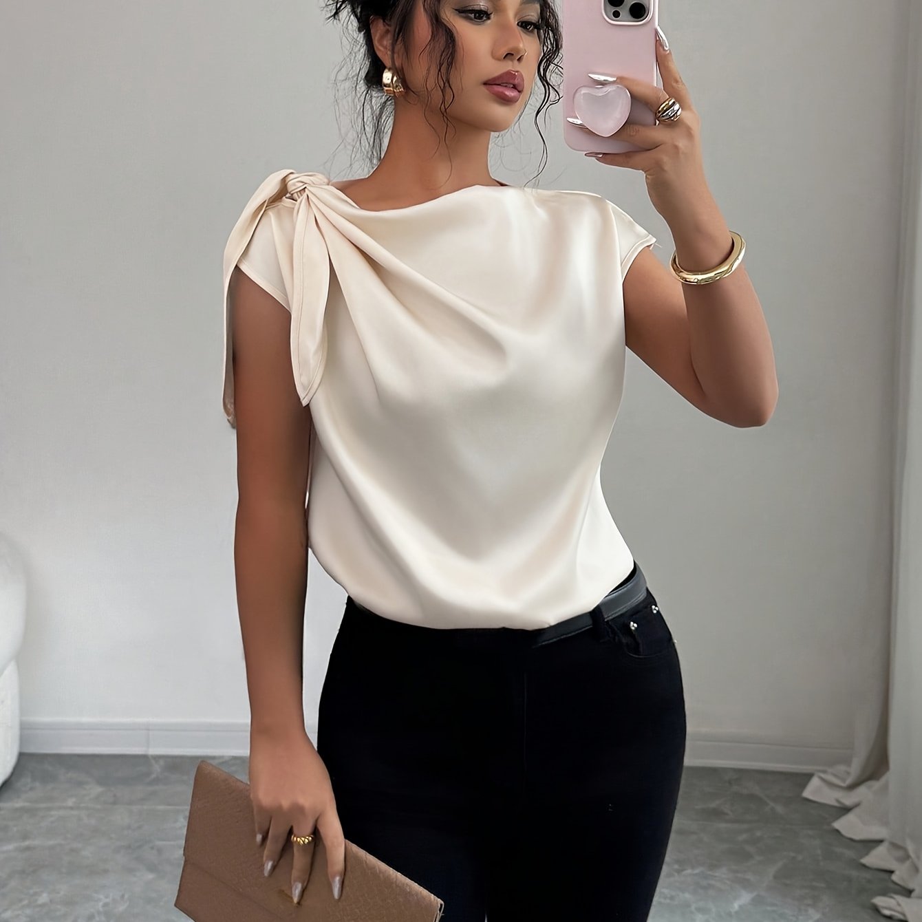 E-shop BK251226062 Elegantes, spezielles ärmelloses Damen-Shirt, elegantes einfarbiges Satin-Shirt-T-Shirt, leichtes Damen-Shirt mit gedrehtem Kragen