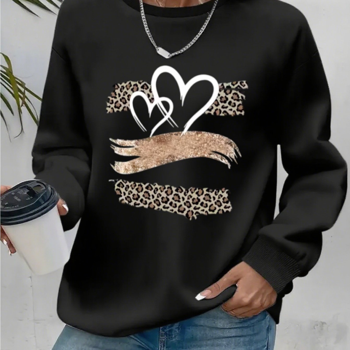 Image of Casual Crew Neck Sweatshirt With Graphic Print - Perfect For Winter And Fall - Designed For Women