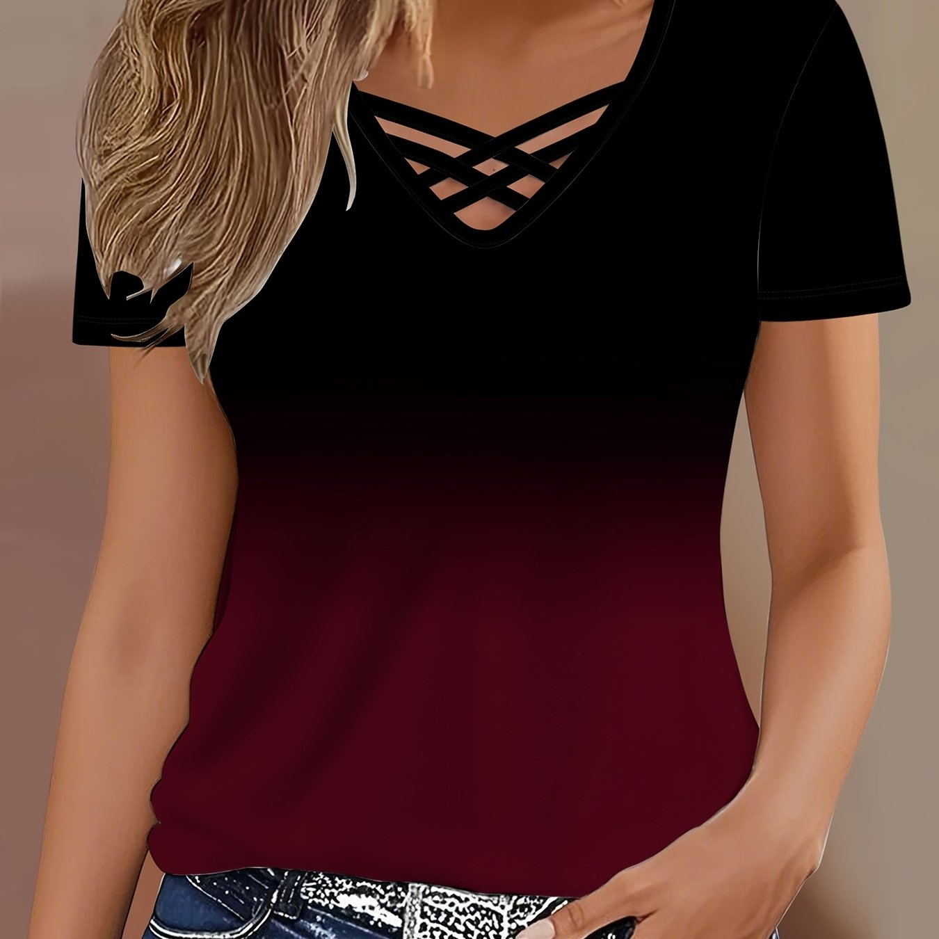 TEMU T-shirt élégant à motif de croix pour femme, nouveau modèle d'été, à col en V et manches courtes, coupe ajustée, mince et , avec ajourages, haut