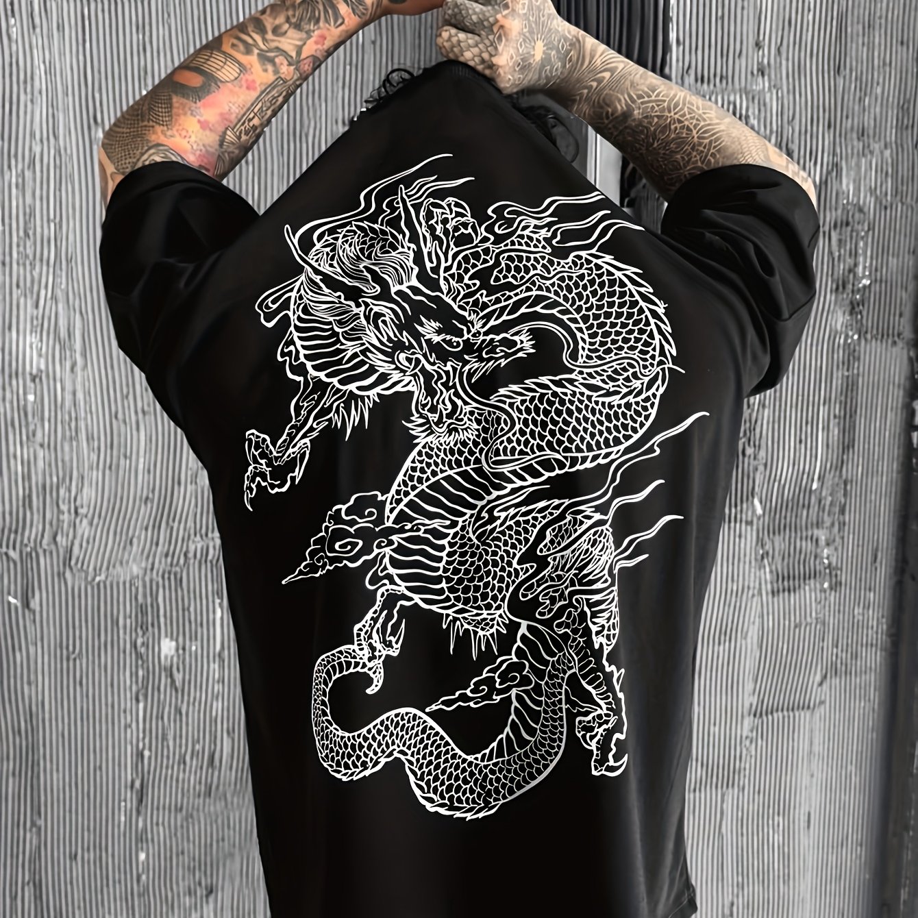 Men's Urban Style T-shirt Featuring A Black And White Dragon And - Comfortable Loose Fit, Breathable Round Neck Casual Tee, Suitable For And Machine Washable