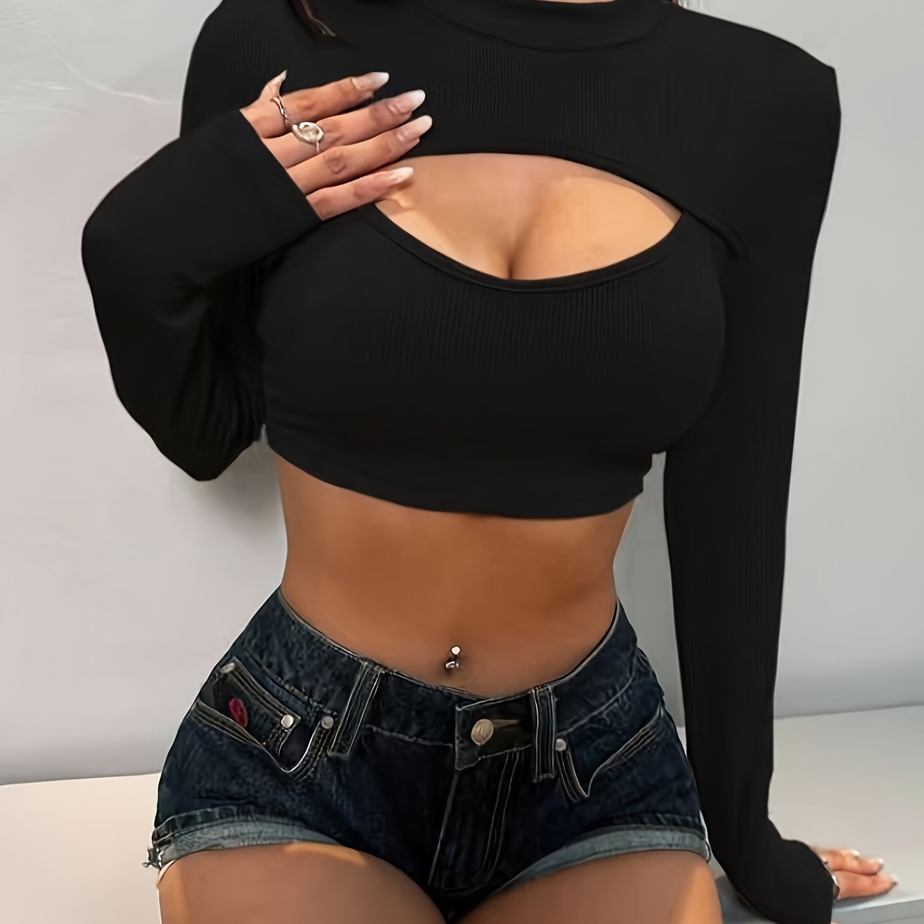 Short Hollowed-out Top With Design