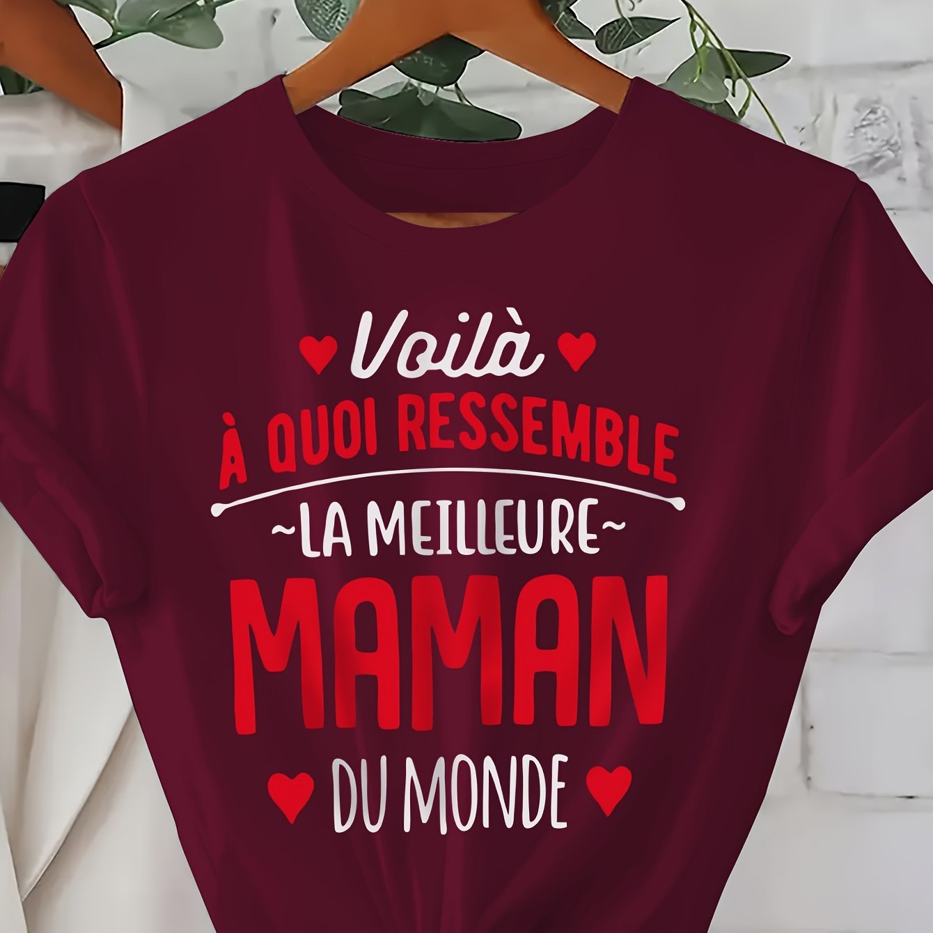 TEMU T-shirt à manches courtes en tissu à soyeuses pour /été, confortable et pour . Le vêtement présente une impression de en français se traduisant