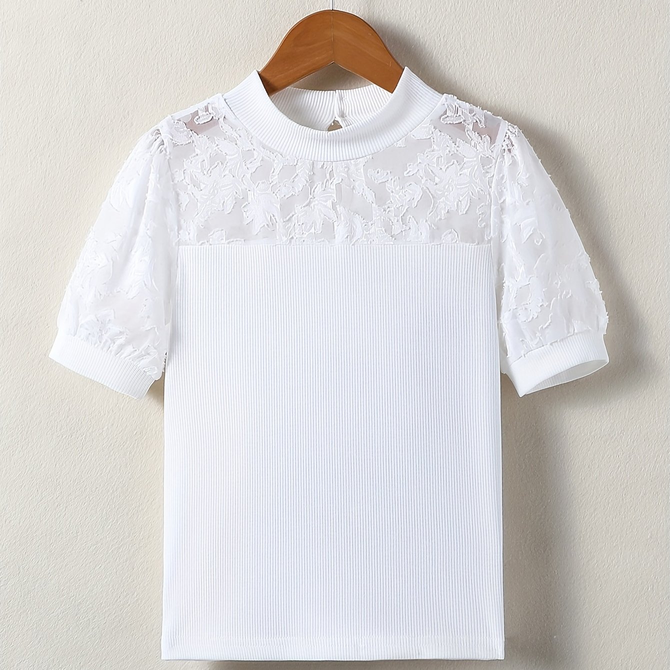 Popular Girls' Solid Color Round Neck Lace Patch Short Sleeve Top, Puff Sleeve Style, Textured Fabric, Suitable For Spring And Summer, Versatile Design