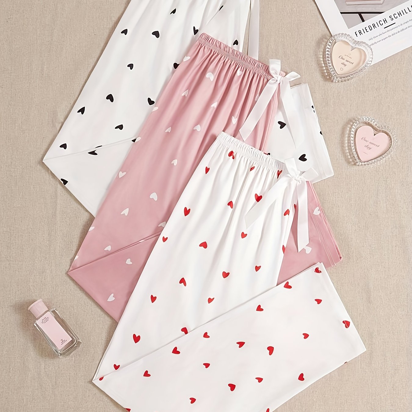 E-shop Damen-Dreiteiliges Hosen-Set. Die bequemen Hosen mit elastischem Bund sind die perfekte