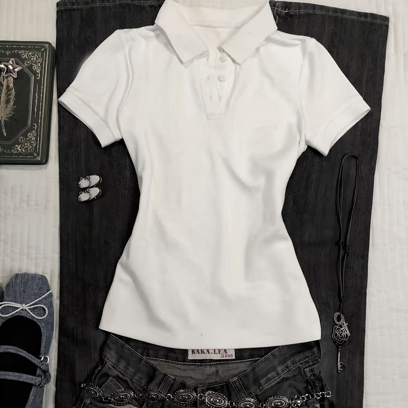 Image of Women's Y2k Style V-neck Short Sleeve Shirt - Fitted Cut, Casual Design, Women's T-shirt