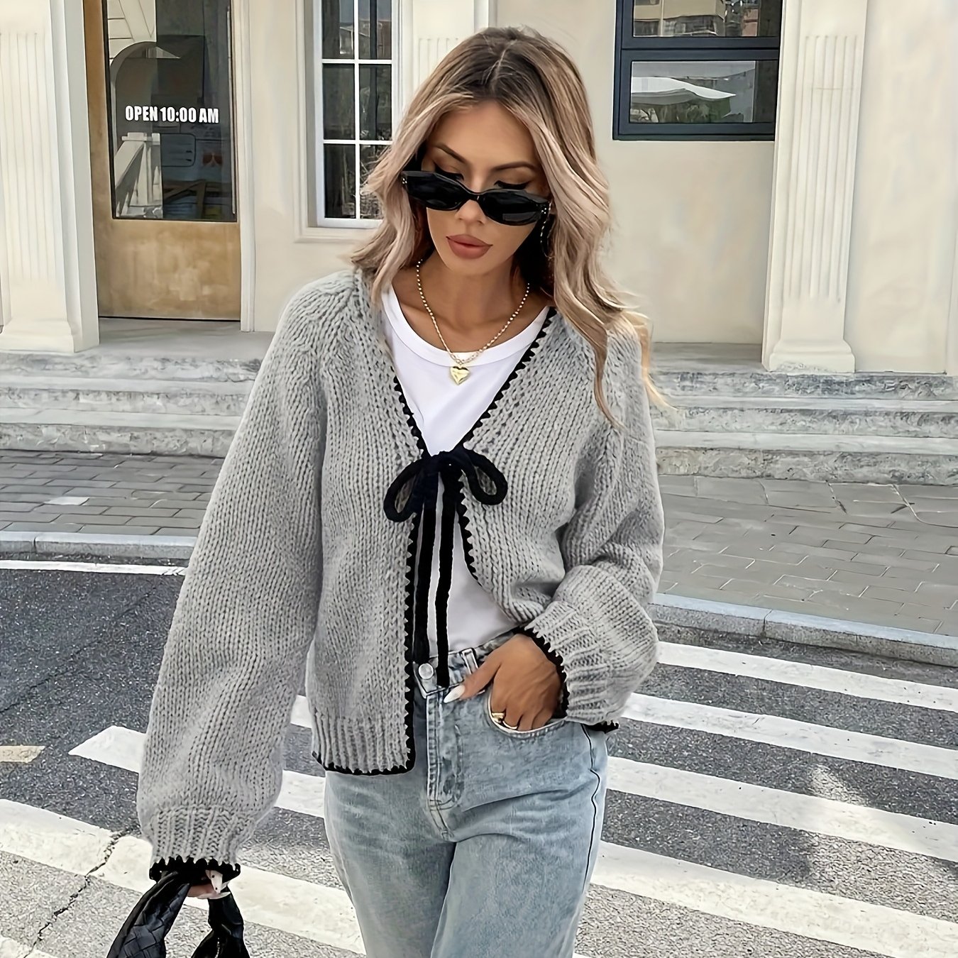 Fashion Women' Color Open-neck Sweater With Contrasting Bow