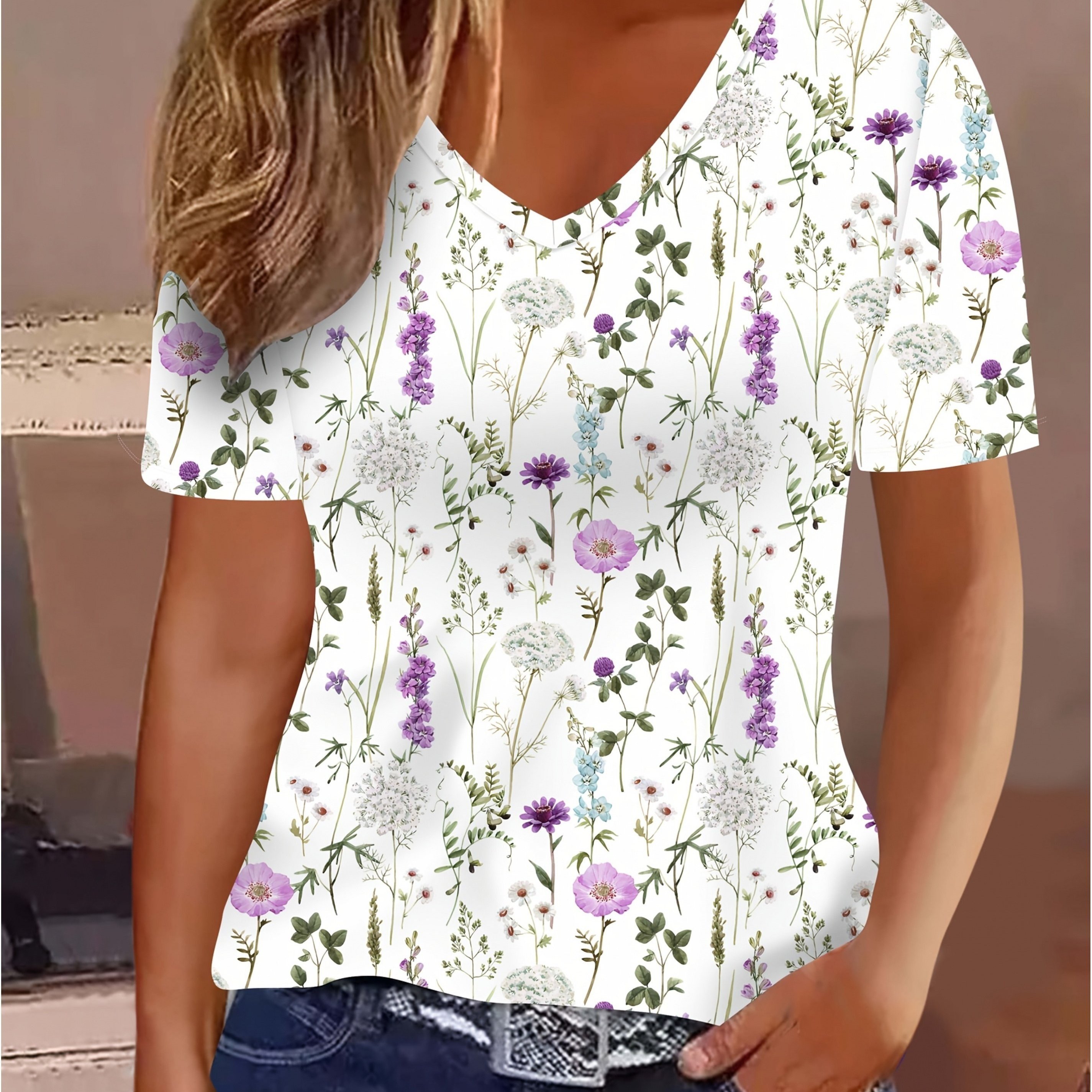 Image of Plus Size, Plus Size Women's Elegant And Fashionable Holiday-style Floral V-neck Short-sleeve T-shirt Top 0xl-9xl