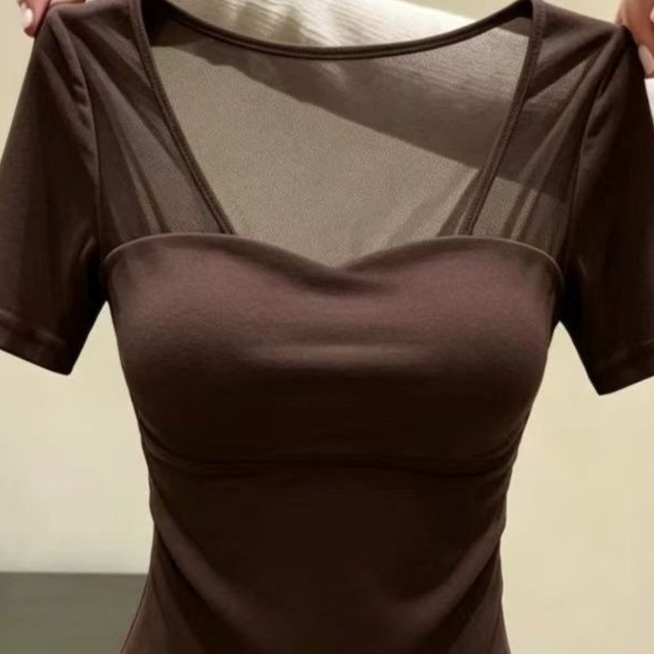 TEMU 【通勤に最適】 スプライシング メッシュ ボトム シャツ、フェイクツーピース ハート型カラー フロントショルダー 半袖、春夏 無地 ウエスト ショートトップ