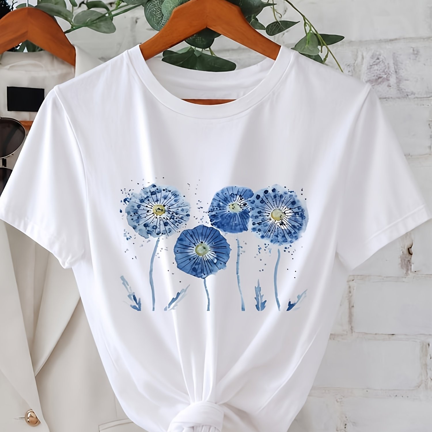 TEMU Women's Blue Watercolor Floral Print White T-shirt, Front Knotted Design Casual Top, Multiple Specifications , Ideal For Daily Casual Wear And