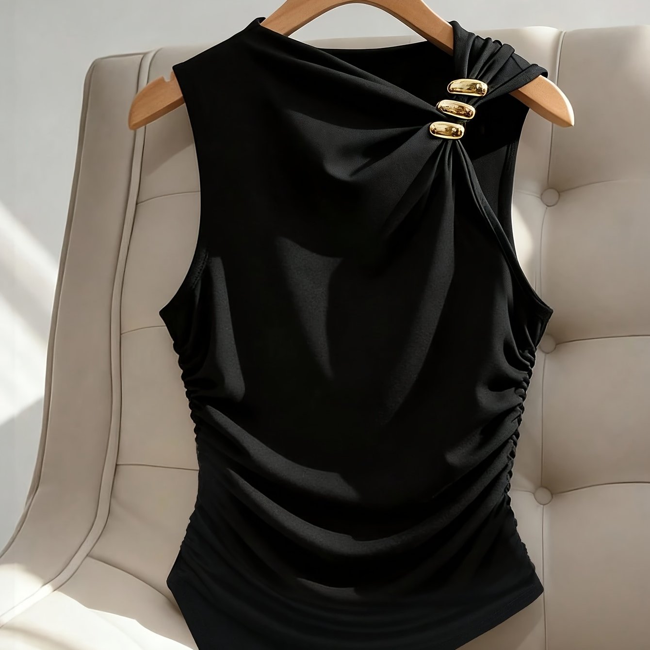 Image of Women's Casual Fashion Metal Trim Slim-fitting Camisole Sleeveless Top