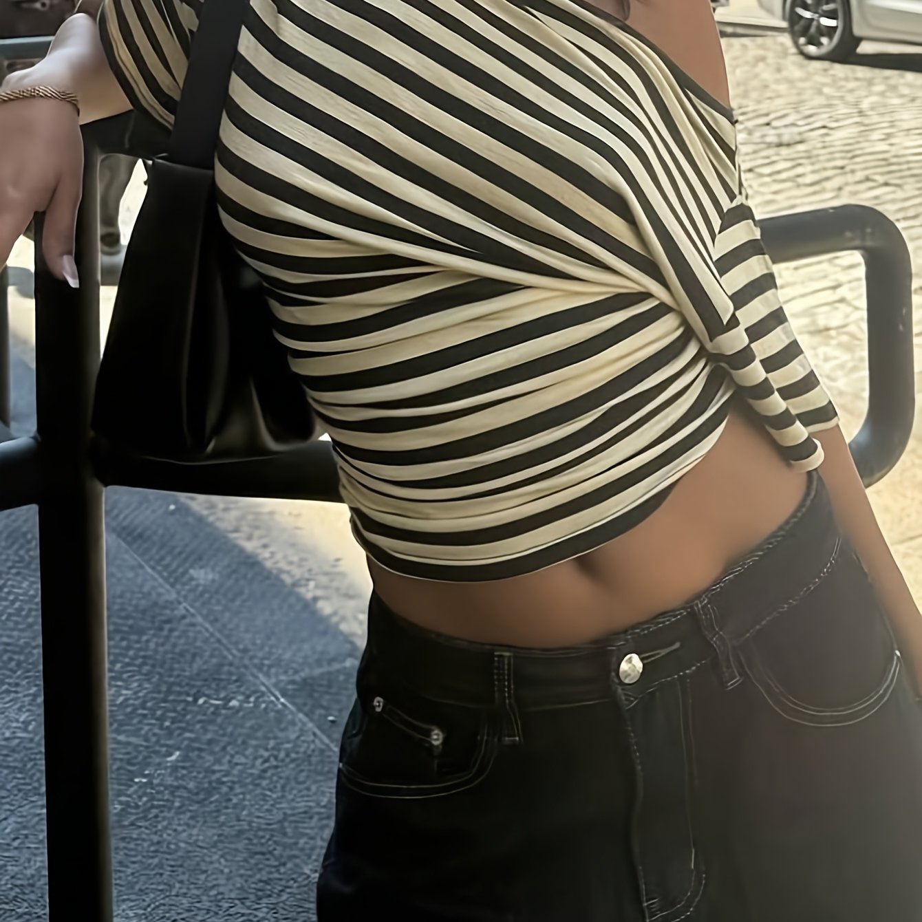 E-shop Damen-T-Shirt im Vintage-Modestil mit Streifendruck, unregelmäßigem Trägerlos-Kragen gerafftem Saum
