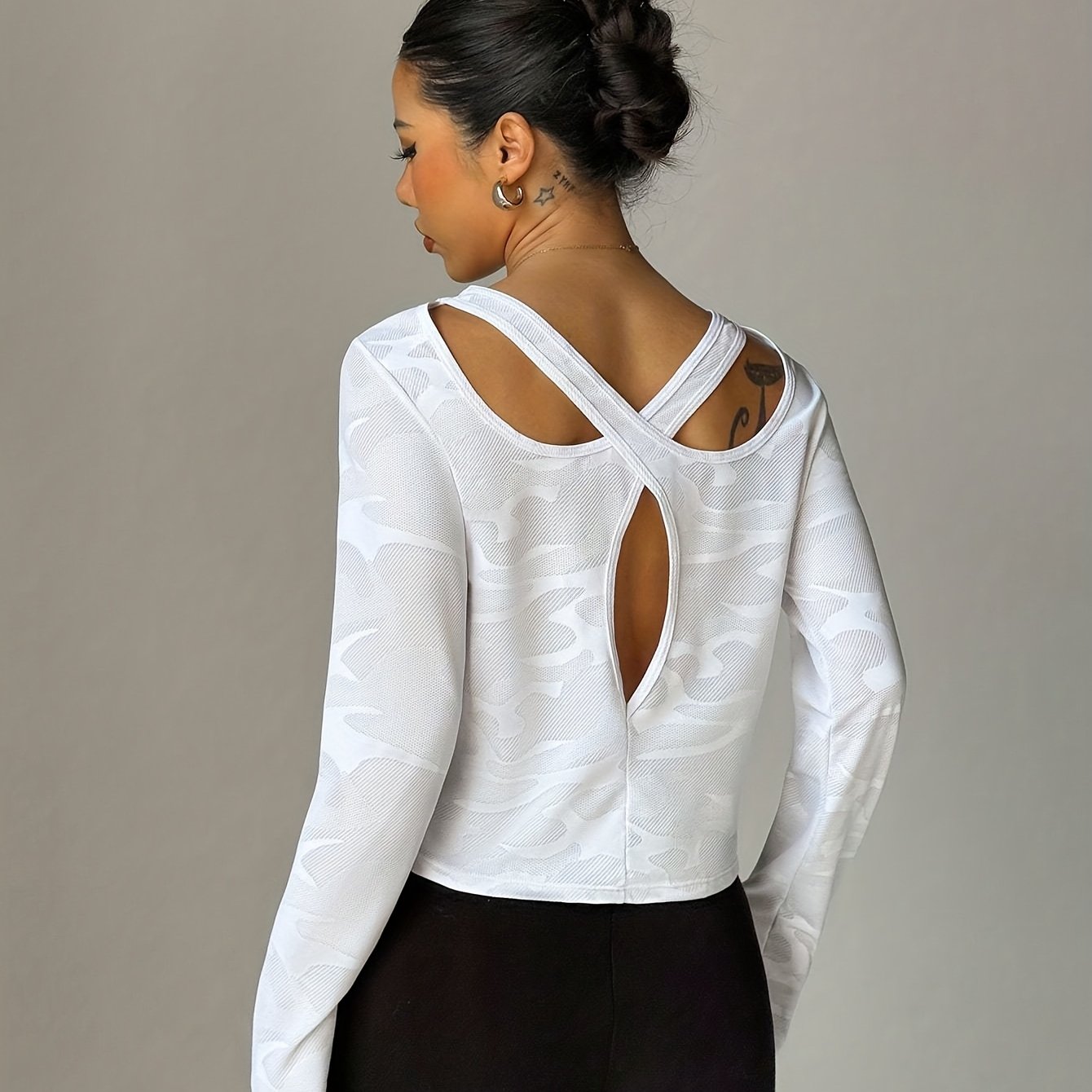 Image of Women' Crew Neck Sweatshirt, Suitable For Outdoor Sports, Yoga Activities, And Casual Attire, High-end Fashion Long Sleeve Sportswear
