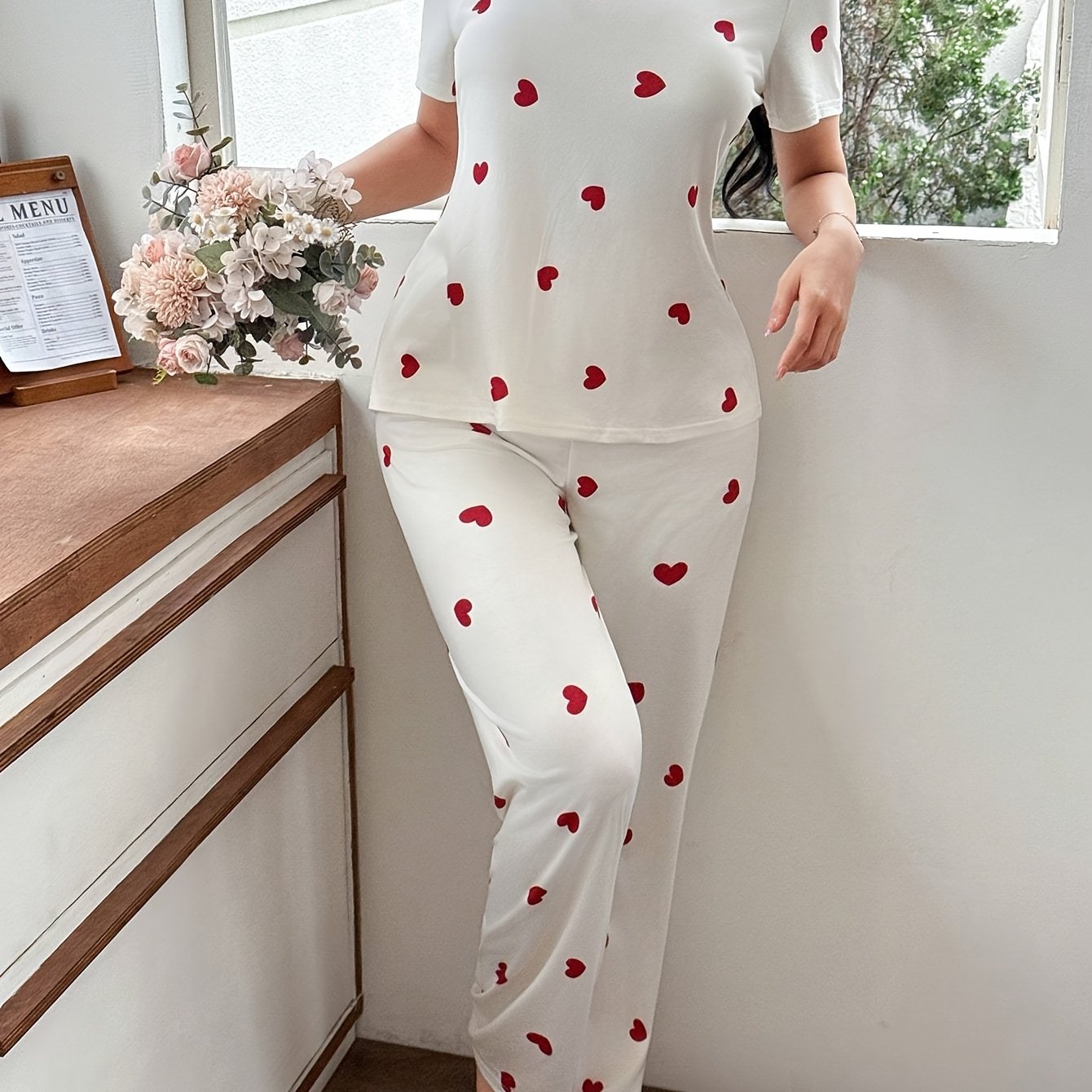 E-shop Spezielle Rabatte auf beliebten Artikeln für Herbst und Winter: Damen Kurzarm Pyjama Set mit Herzmuster, mit langen Hosen für eine bequeme und