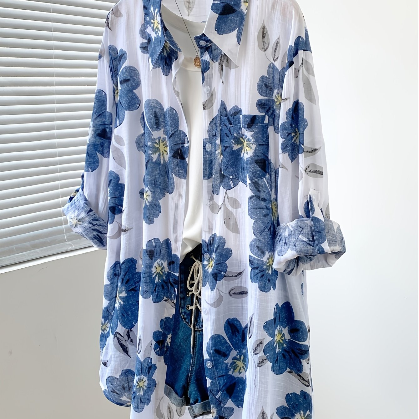 E-shop Langärmliges Blumenhemd mit Knopfleiste | Lässige Vintage Damen Tunika mit langen Ärmeln und POLO-Kragen, Blaues Blumenmuster, Schlagleiste für