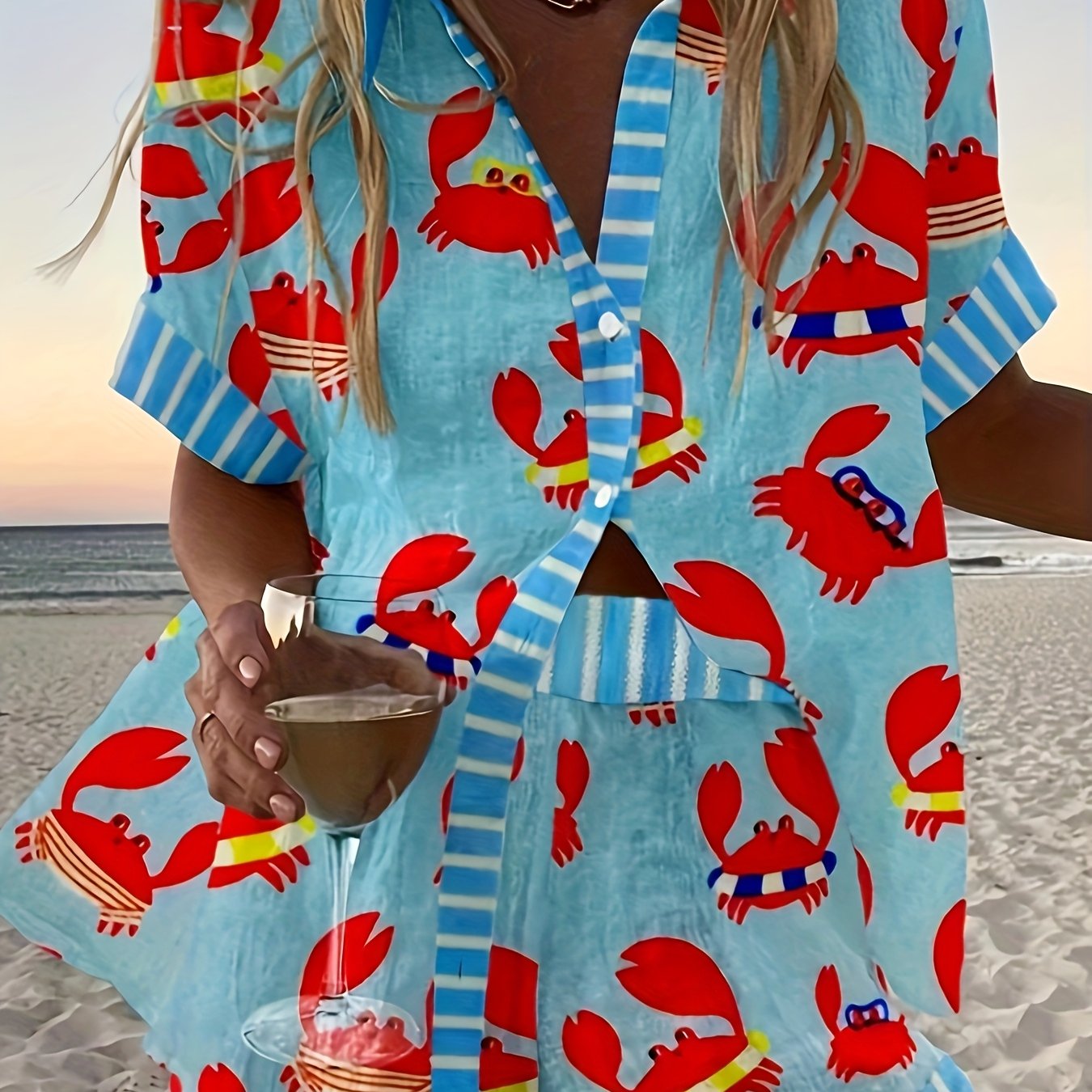 E-shop Damen-Set, 2-teilig: Modisches, lässiges elegantes Strandurlaubs-Outfit für Sommerausflüge. Enthält ein blaues Damen-Shirt- Hosen-Set sowie ein