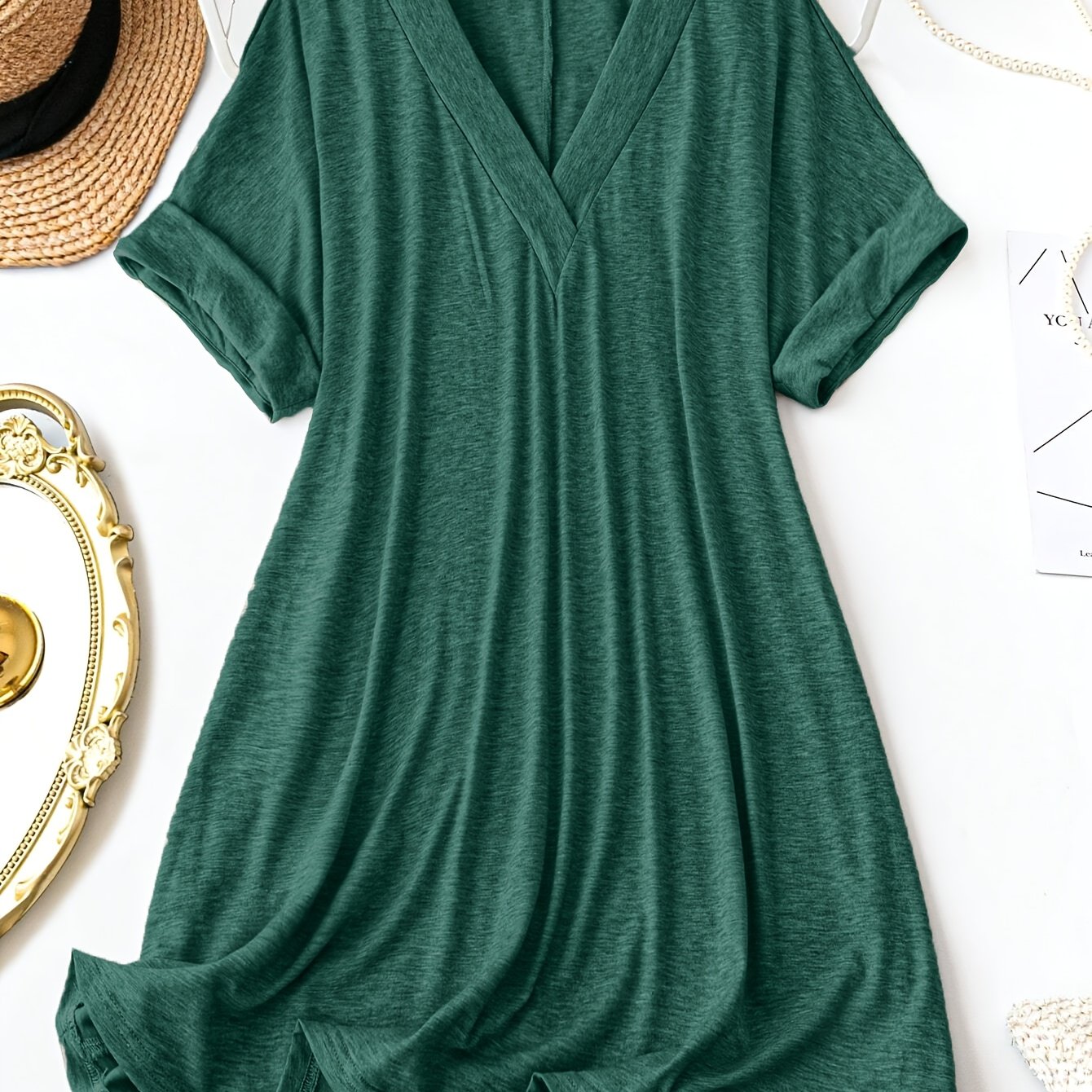 E-shop Plus Size - Plus Size - Lässiges V-Ausschnitt-Kleid mit kurzen Ärmeln im Casual-Look