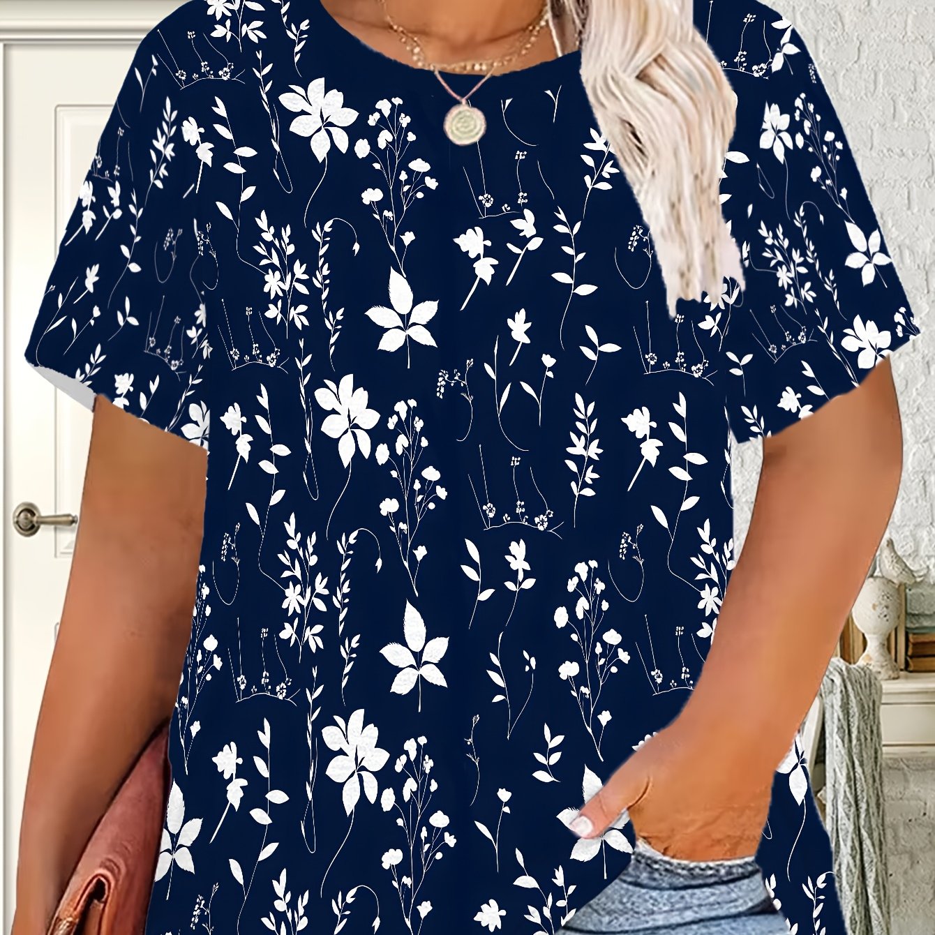 TEMU Plus Size Women's T-shirt With Pattern Print, Round Neck Short Sleeve Summer Top Navy White Floral Outdoor Wear, Casual Elegant Summer Top