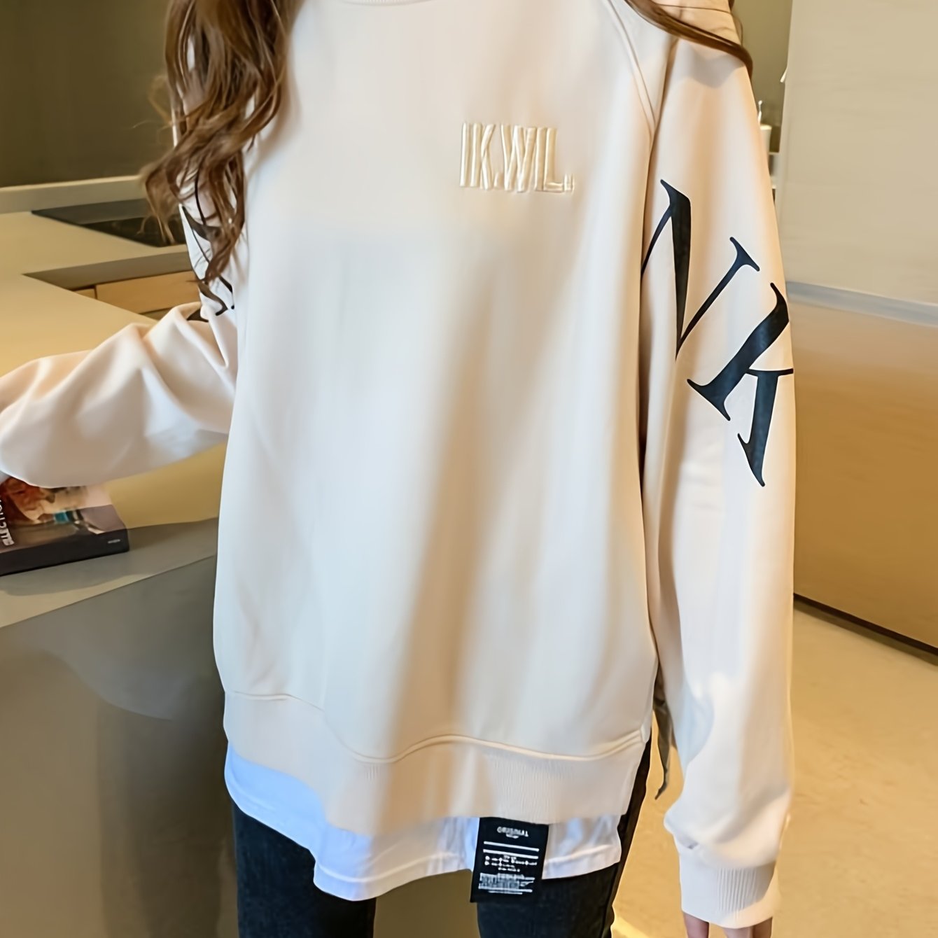 TEMU 【商品名】秋と冬のレディーススウェットシャツ。なフェイクツーピースデザインと、無垢なレタープリントが、無駄に無垢な印象を与えます。ルーズフィットで、様々な体型に対応。